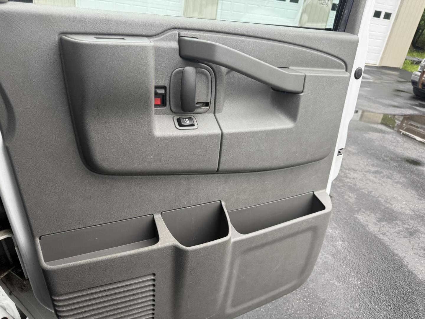 2020 White /Gray Chevrolet Express LT 3500 Extended (1GAZGPFG9L1) with an 6.0L V8 OHV 16V FFV engine, 6A transmission, located at 547 E. Main St., Orwell, OH, 44076, (440) 437-5893, 41.535435, -80.847855 - Photo#34