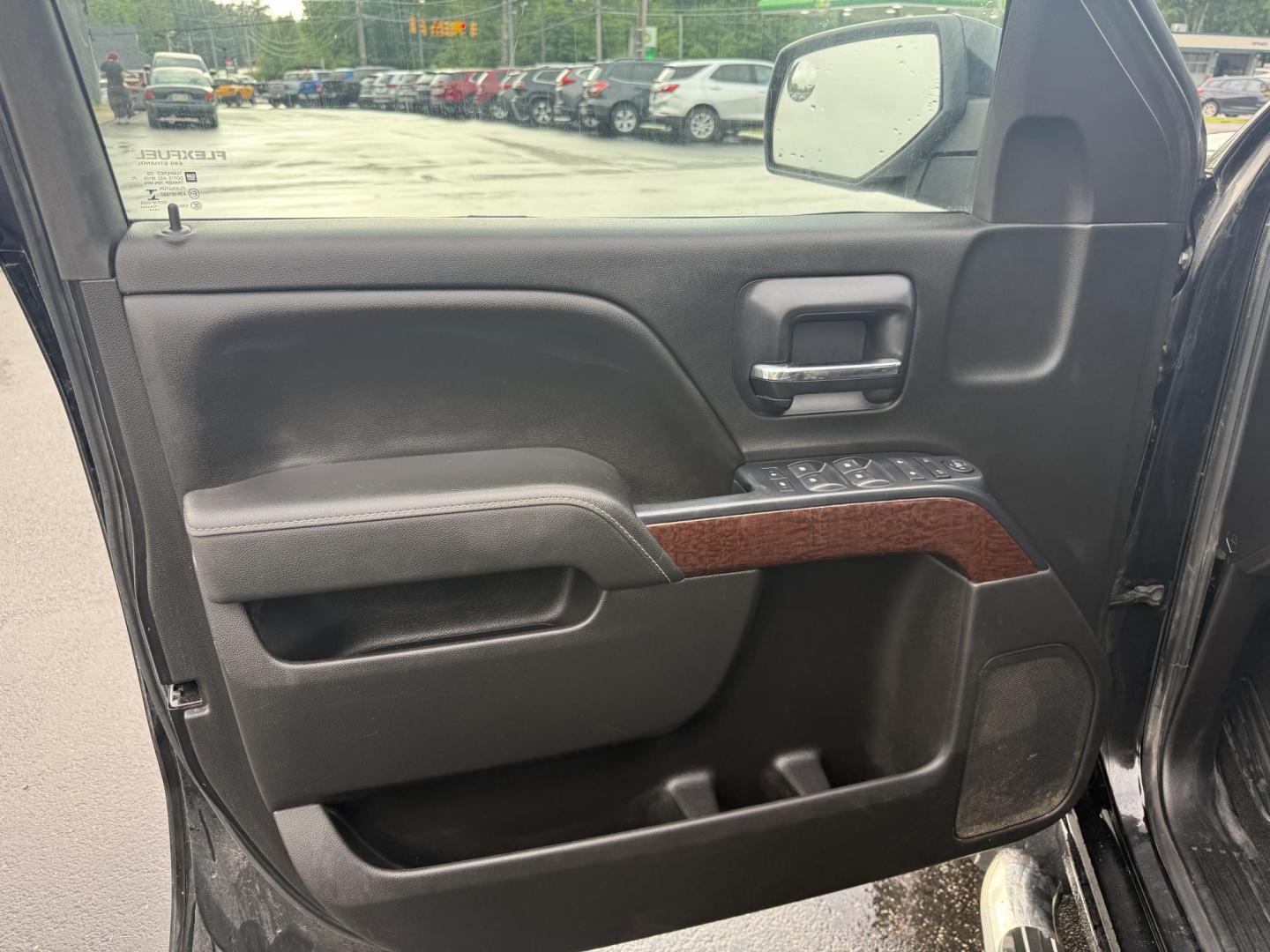 2014 Black /Black GMC Sierra 1500 SLE Double Cab 4WD (1GTV2UEC3EZ) with an 5.3L V8 OHV 16V engine, 6-Speed Automatic transmission, located at 11115 Chardon Rd. , Chardon, OH, 44024, (440) 214-9705, 41.580246, -81.241943 - Fresh Trade Alert ---- This 2014 GMC Sierra 1500 SLE Double Cab is a capable and feature rich truck. Powered by a 5.3 EcoTec 3 engine, 6 speed automatic transmission and 3.42 gearing this truck is rated to tow a very respectable 9,200 pounds. On the inside you get a power drivers seat, and dual zone - Photo#10