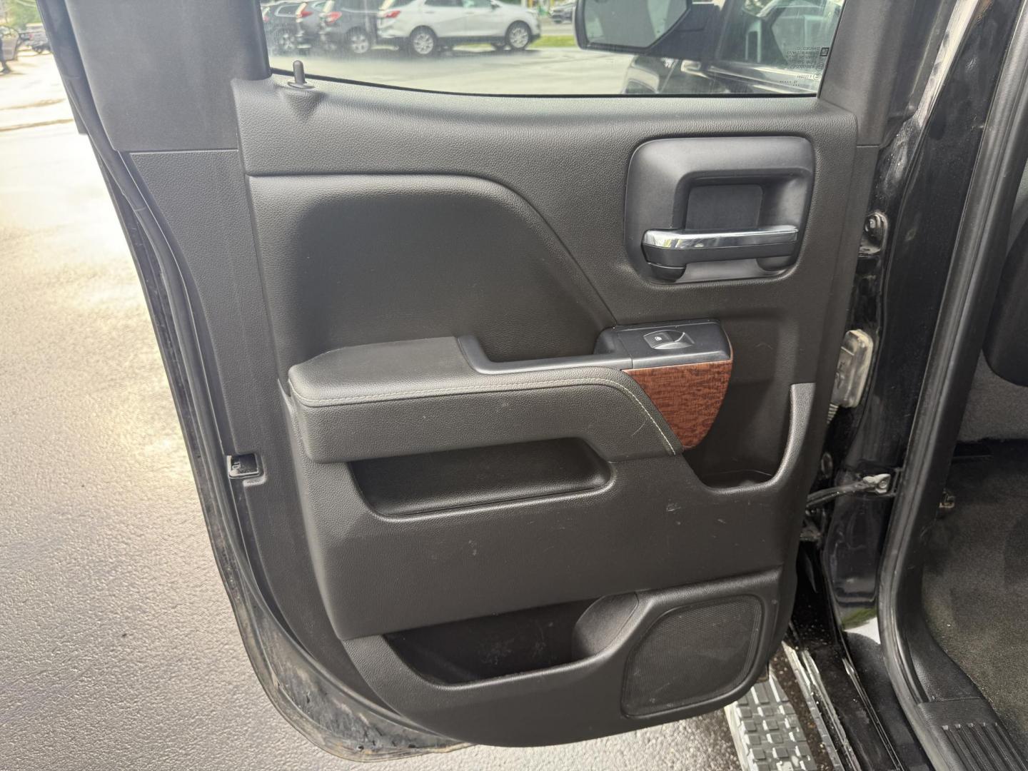 2014 Black /Black GMC Sierra 1500 SLE Double Cab 4WD (1GTV2UEC3EZ) with an 5.3L V8 OHV 16V engine, 6-Speed Automatic transmission, located at 11115 Chardon Rd. , Chardon, OH, 44024, (440) 214-9705, 41.580246, -81.241943 - Fresh Trade Alert ---- This 2014 GMC Sierra 1500 SLE Double Cab is a capable and feature rich truck. Powered by a 5.3 EcoTec 3 engine, 6 speed automatic transmission and 3.42 gearing this truck is rated to tow a very respectable 9,200 pounds. On the inside you get a power drivers seat, and dual zone - Photo#28