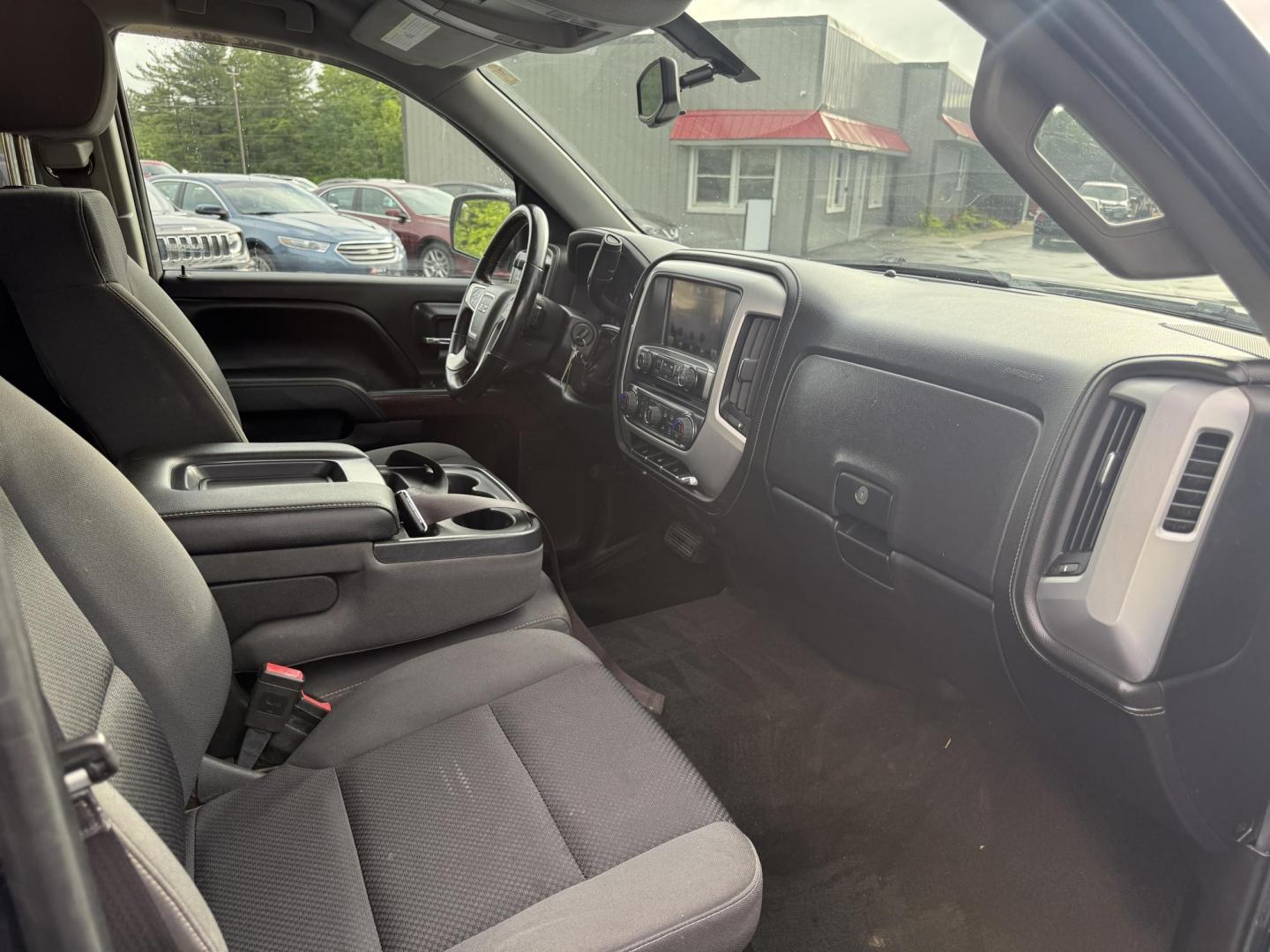 2014 Black /Black GMC Sierra 1500 SLE Double Cab 4WD (1GTV2UEC3EZ) with an 5.3L V8 OHV 16V engine, 6-Speed Automatic transmission, located at 11115 Chardon Rd. , Chardon, OH, 44024, (440) 214-9705, 41.580246, -81.241943 - Fresh Trade Alert ---- This 2014 GMC Sierra 1500 SLE Double Cab is a capable and feature rich truck. Powered by a 5.3 EcoTec 3 engine, 6 speed automatic transmission and 3.42 gearing this truck is rated to tow a very respectable 9,200 pounds. On the inside you get a power drivers seat, and dual zone - Photo#32