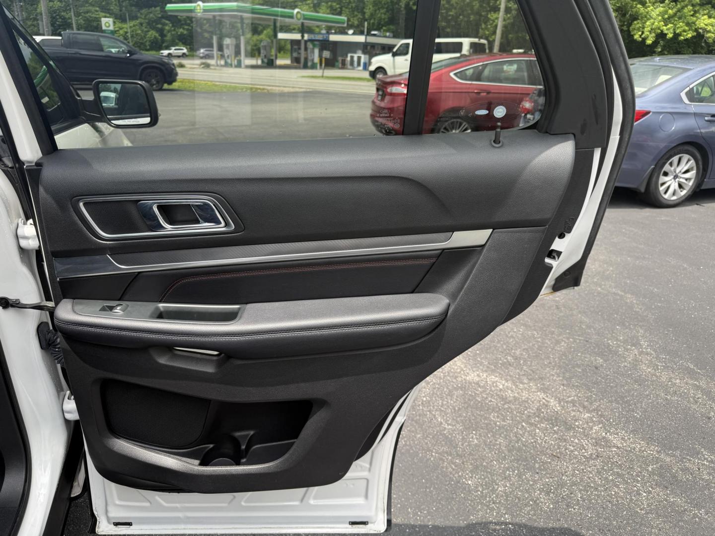2018 White /Black Ford Explorer Sport 4WD (1FM5K8GT8JG) with an 3.5L V6 DOHC 24V Twin Turbo engine, 6A transmission, located at 11115 Chardon Rd. , Chardon, OH, 44024, (440) 214-9705, 41.580246, -81.241943 - This One Owner 2018 Ford Explorer Sport 4WD with the 3.5L Twin Turbo EcoBoost V6 engine combines powerful performance and luxury, accelerating from 0-60 mph in just 6.0 seconds and offering a robust 5,000-pound towing capacity. It features a premium leather interior with heated and cooled front seat - Photo#44