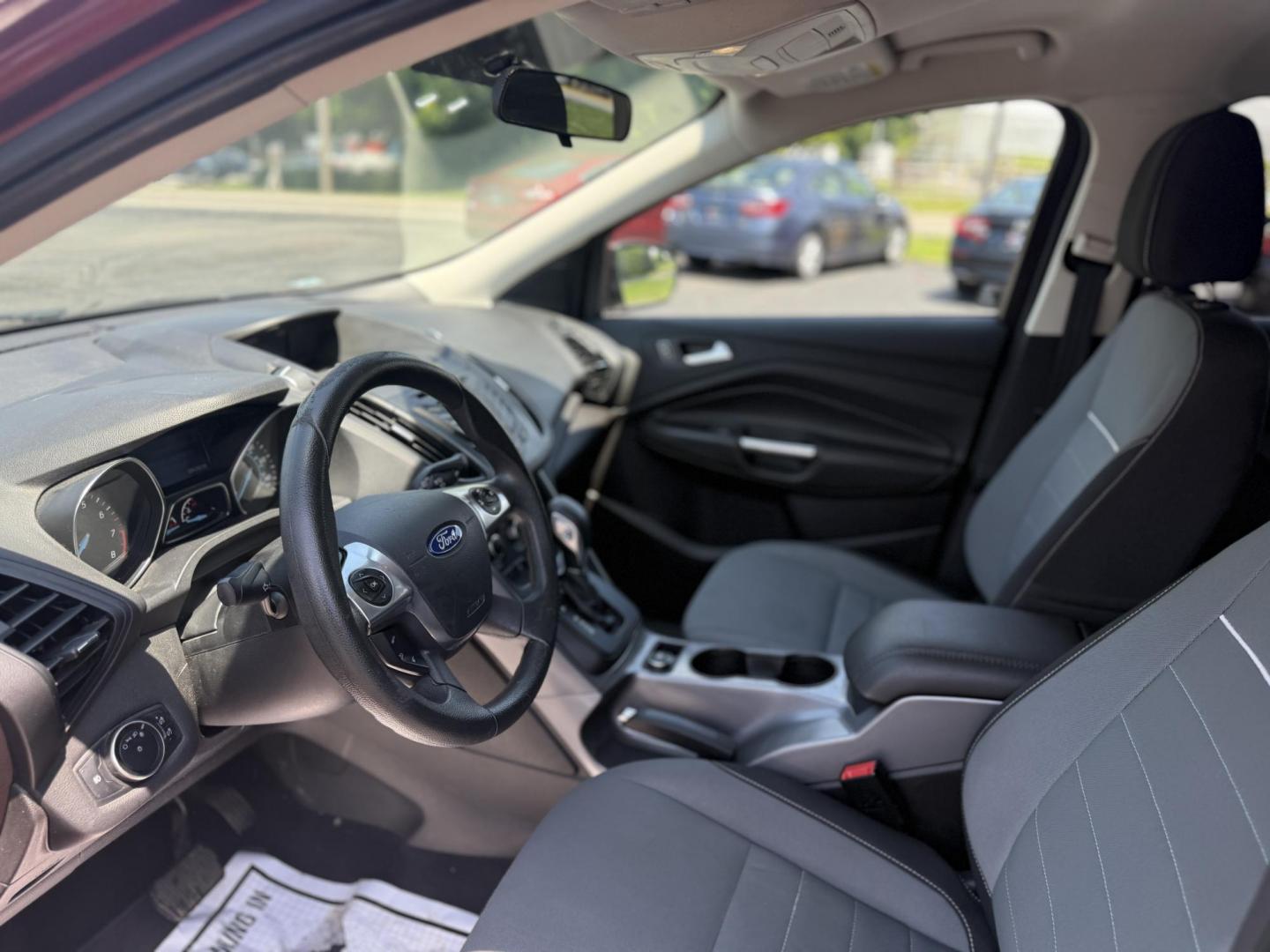 2015 Red /Black Ford Escape SE FWD (1FMCU0G75FU) with an 2.5L I4 DOHC 16V engine, 6-Speed Automatic transmission, located at 547 E. Main St., Orwell, OH, 44076, (440) 437-5893, 41.535435, -80.847855 - This 2015 Ford Escape SE FWD equipped with the 2.5L I4 Duratec engine offers impressive fuel efficiency, achieving around 30 MPG on the highway. It features a 6-speed automatic transmission, a power driver’s seat for comfort, and essential safety and convenience features including a backup camera, - Photo#8