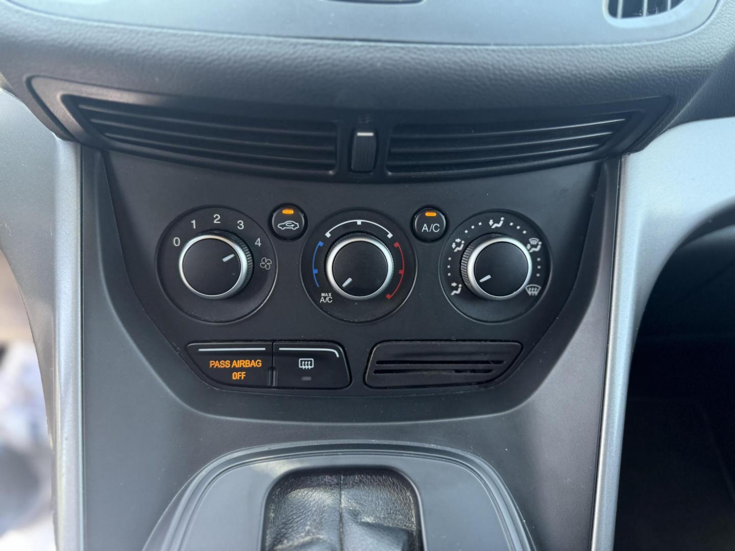2015 Red /Black Ford Escape SE FWD (1FMCU0G75FU) with an 2.5L I4 DOHC 16V engine, 6-Speed Automatic transmission, located at 547 E. Main St., Orwell, OH, 44076, (440) 437-5893, 41.535435, -80.847855 - This 2015 Ford Escape SE FWD equipped with the 2.5L I4 Duratec engine offers impressive fuel efficiency, achieving around 30 MPG on the highway. It features a 6-speed automatic transmission, a power driver’s seat for comfort, and essential safety and convenience features including a backup camera, - Photo#20