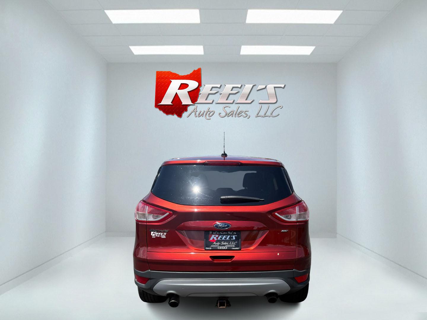 2015 Red /Black Ford Escape SE FWD (1FMCU0G75FU) with an 2.5L I4 DOHC 16V engine, 6-Speed Automatic transmission, located at 547 E. Main St., Orwell, OH, 44076, (440) 437-5893, 41.535435, -80.847855 - This 2015 Ford Escape SE FWD equipped with the 2.5L I4 Duratec engine offers impressive fuel efficiency, achieving around 30 MPG on the highway. It features a 6-speed automatic transmission, a power driver’s seat for comfort, and essential safety and convenience features including a backup camera, - Photo#46
