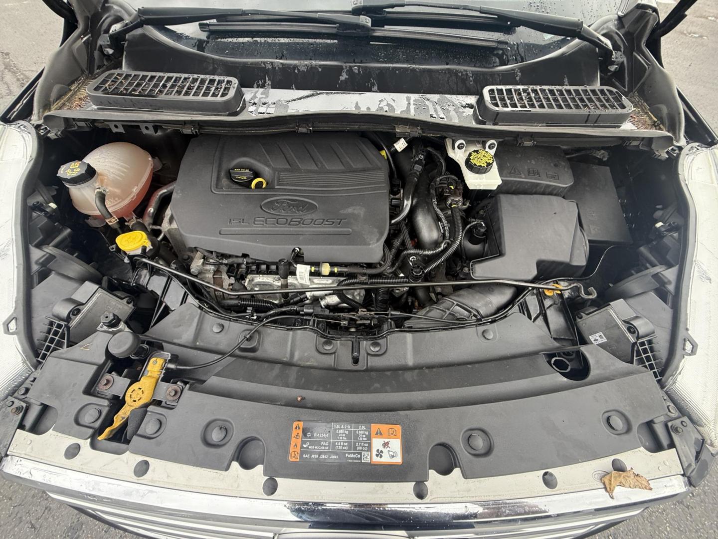 2017 Black /Gray Ford Escape SE 4WD (1FMCU9GDXHU) with an 1.5L I4 DOHC 16V Turbo engine, 6A transmission, located at 547 E. Main St., Orwell, OH, 44076, (440) 437-5893, 41.535435, -80.847855 - This 2017 Ford Escape SE 4WD with the 1.5L Turbocharged EcoBoost I4 engine combines efficiency and convenience, delivering approximately 28 MPG on the highway. It features a 6-speed automatic transmission, a power driver’s seat, and advanced safety with blind spot monitoring. The SUV is equipped w - Photo#3