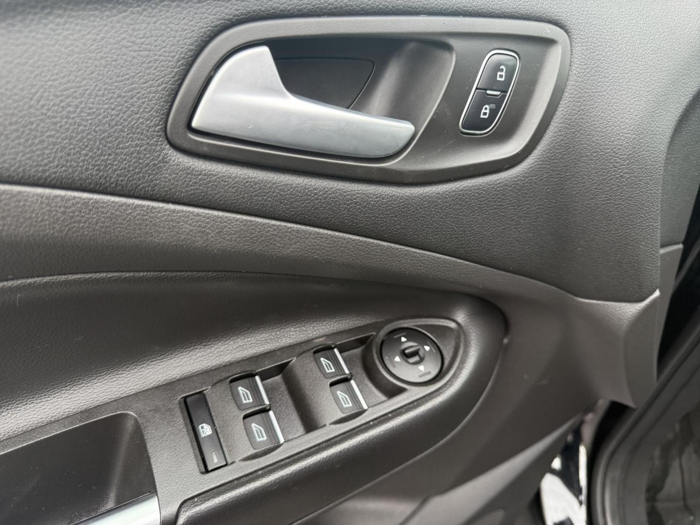 2017 Black /Gray Ford Escape SE 4WD (1FMCU9GDXHU) with an 1.5L I4 DOHC 16V Turbo engine, 6A transmission, located at 547 E. Main St., Orwell, OH, 44076, (440) 437-5893, 41.535435, -80.847855 - This 2017 Ford Escape SE 4WD with the 1.5L Turbocharged EcoBoost I4 engine combines efficiency and convenience, delivering approximately 28 MPG on the highway. It features a 6-speed automatic transmission, a power driver’s seat, and advanced safety with blind spot monitoring. The SUV is equipped w - Photo#9