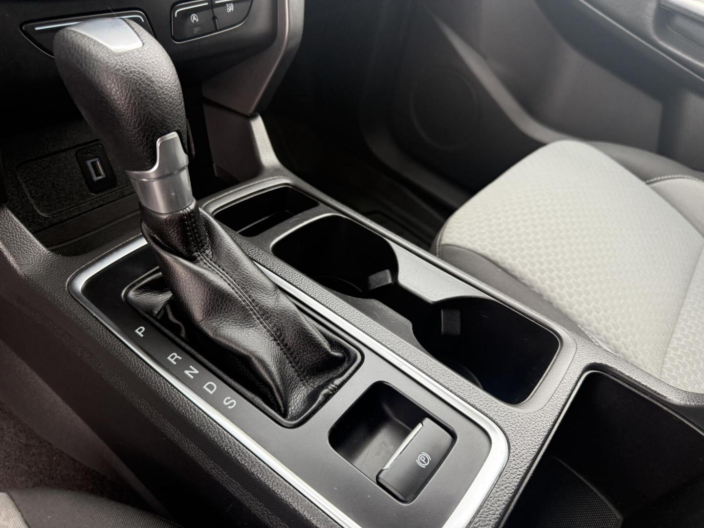 2017 Black /Gray Ford Escape SE 4WD (1FMCU9GDXHU) with an 1.5L I4 DOHC 16V Turbo engine, 6A transmission, located at 547 E. Main St., Orwell, OH, 44076, (440) 437-5893, 41.535435, -80.847855 - This 2017 Ford Escape SE 4WD with the 1.5L Turbocharged EcoBoost I4 engine combines efficiency and convenience, delivering approximately 28 MPG on the highway. It features a 6-speed automatic transmission, a power driver’s seat, and advanced safety with blind spot monitoring. The SUV is equipped w - Photo#18