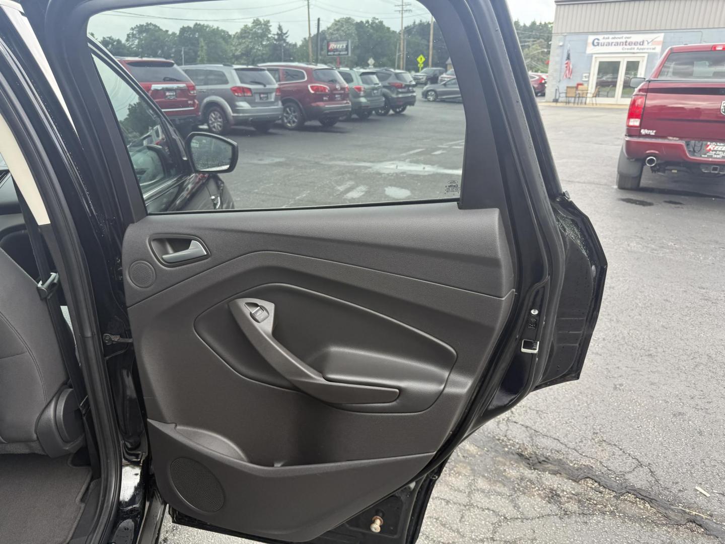 2017 Black /Gray Ford Escape SE 4WD (1FMCU9GDXHU) with an 1.5L I4 DOHC 16V Turbo engine, 6A transmission, located at 547 E. Main St., Orwell, OH, 44076, (440) 437-5893, 41.535435, -80.847855 - This 2017 Ford Escape SE 4WD with the 1.5L Turbocharged EcoBoost I4 engine combines efficiency and convenience, delivering approximately 28 MPG on the highway. It features a 6-speed automatic transmission, a power driver’s seat, and advanced safety with blind spot monitoring. The SUV is equipped w - Photo#29