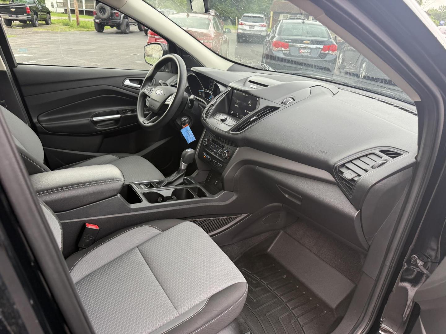 2017 Black /Gray Ford Escape SE 4WD (1FMCU9GDXHU) with an 1.5L I4 DOHC 16V Turbo engine, 6A transmission, located at 547 E. Main St., Orwell, OH, 44076, (440) 437-5893, 41.535435, -80.847855 - This 2017 Ford Escape SE 4WD with the 1.5L Turbocharged EcoBoost I4 engine combines efficiency and convenience, delivering approximately 28 MPG on the highway. It features a 6-speed automatic transmission, a power driver’s seat, and advanced safety with blind spot monitoring. The SUV is equipped w - Photo#30