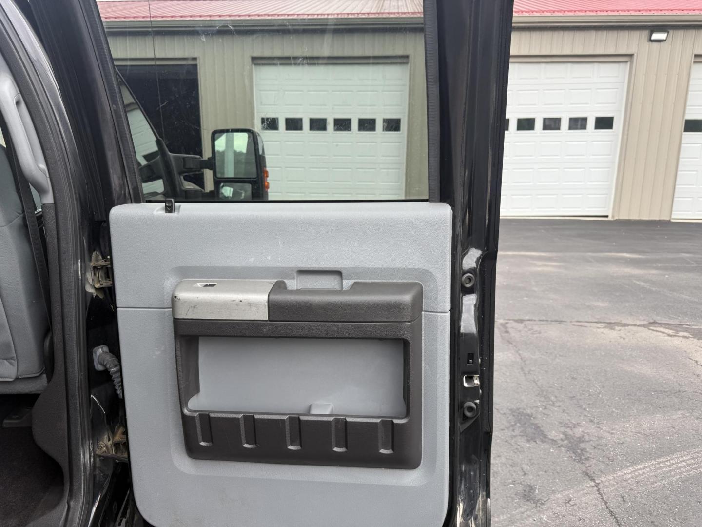 2015 Black /Gray Ford F-350 SD XLT Crew Cab 4WD (1FT8W3B66FE) with an 6.2L V8 OHV 16V FFV engine, 6-Speed Automatic transmission, located at 547 E. Main St., Orwell, OH, 44076, (440) 437-5893, 41.535435, -80.847855 - Photo#30