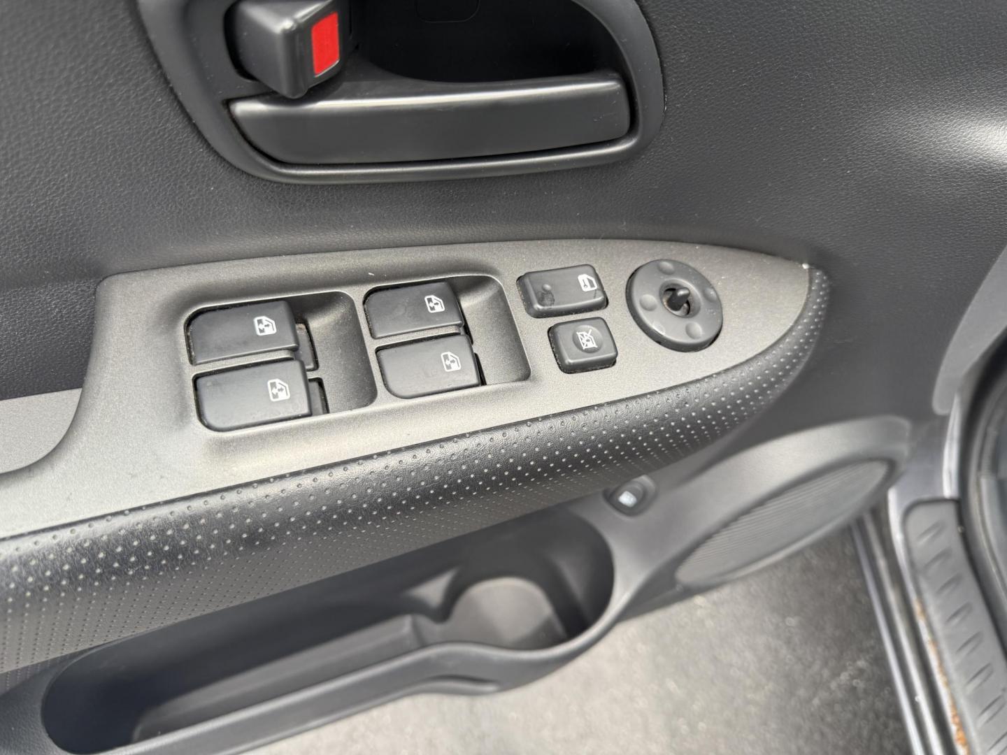 2008 Gray /Black Kia Rondo LX V6 (KNAFG526887) with an 2.7L V6 DOHC 24V engine, 5 Speed Automatic transmission, located at 547 E. Main St., Orwell, OH, 44076, (440) 437-5893, 41.535435, -80.847855 - This 2008 Kia Rondo LX 2.7 V6 with a 5-speed automatic transmission offers seating for seven, making it a practical choice for families or groups, and boasts a respectable 26 MPG highway fuel efficiency. Equipped with auxiliary audio input, it provides convenient connectivity for your devices. Its v - Photo#10