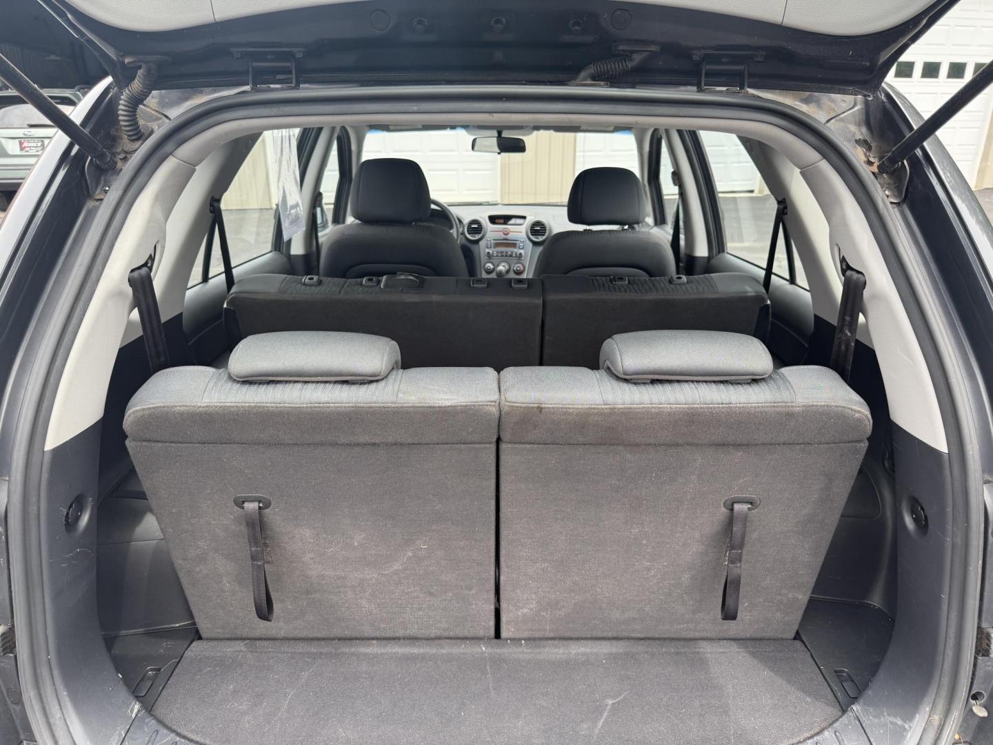 2008 Gray /Black Kia Rondo LX V6 (KNAFG526887) with an 2.7L V6 DOHC 24V engine, 5 Speed Automatic transmission, located at 547 E. Main St., Orwell, OH, 44076, (440) 437-5893, 41.535435, -80.847855 - This 2008 Kia Rondo LX 2.7 V6 with a 5-speed automatic transmission offers seating for seven, making it a practical choice for families or groups, and boasts a respectable 26 MPG highway fuel efficiency. Equipped with auxiliary audio input, it provides convenient connectivity for your devices. Its v - Photo#22