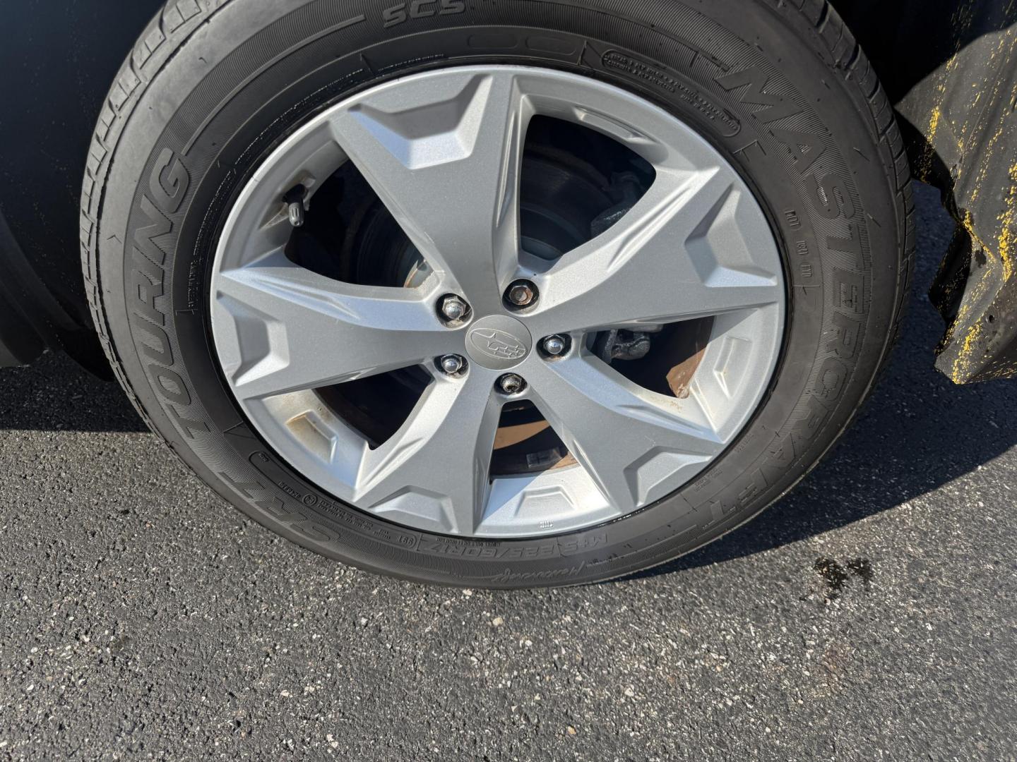 2014 Silver /Gray Subaru Forester 2.5i Premium (JF2SJAEC7EH) with an 2.5L H4 DOHC 16V engine, Automatic transmission, located at 547 E. Main St., Orwell, OH, 44076, (440) 437-5893, 41.535435, -80.847855 - Fresh Local Purchase ----- This 2014 Subaru Forester 2.5i Premium features a 2.5-liter four-cylinder H4 engine paired with Subaru's Symmetrical AWD system, delivering dependable performance and excellent stability across various terrains. It achieves an impressive 31 MPG highway, making it fuel-effi - Photo#6