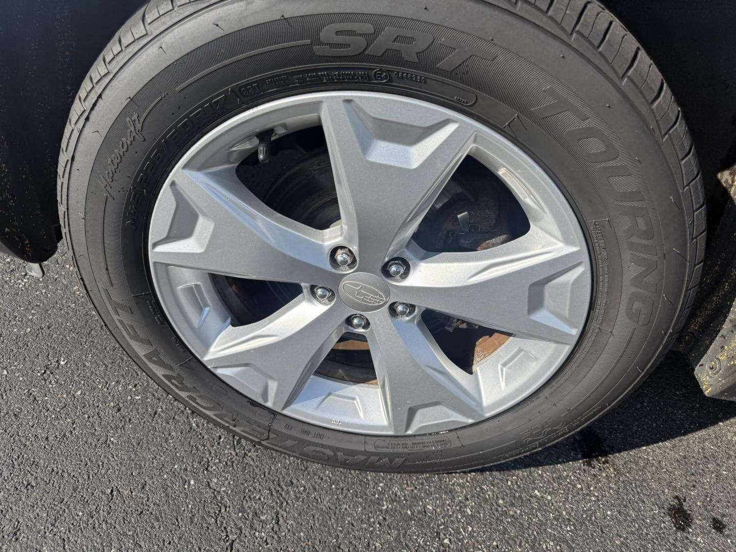 2014 Silver /Gray Subaru Forester 2.5i Premium (JF2SJAEC7EH) with an 2.5L H4 DOHC 16V engine, Automatic transmission, located at 547 E. Main St., Orwell, OH, 44076, (440) 437-5893, 41.535435, -80.847855 - Fresh Local Purchase ----- This 2014 Subaru Forester 2.5i Premium features a 2.5-liter four-cylinder H4 engine paired with Subaru's Symmetrical AWD system, delivering dependable performance and excellent stability across various terrains. It achieves an impressive 31 MPG highway, making it fuel-effi - Photo#7