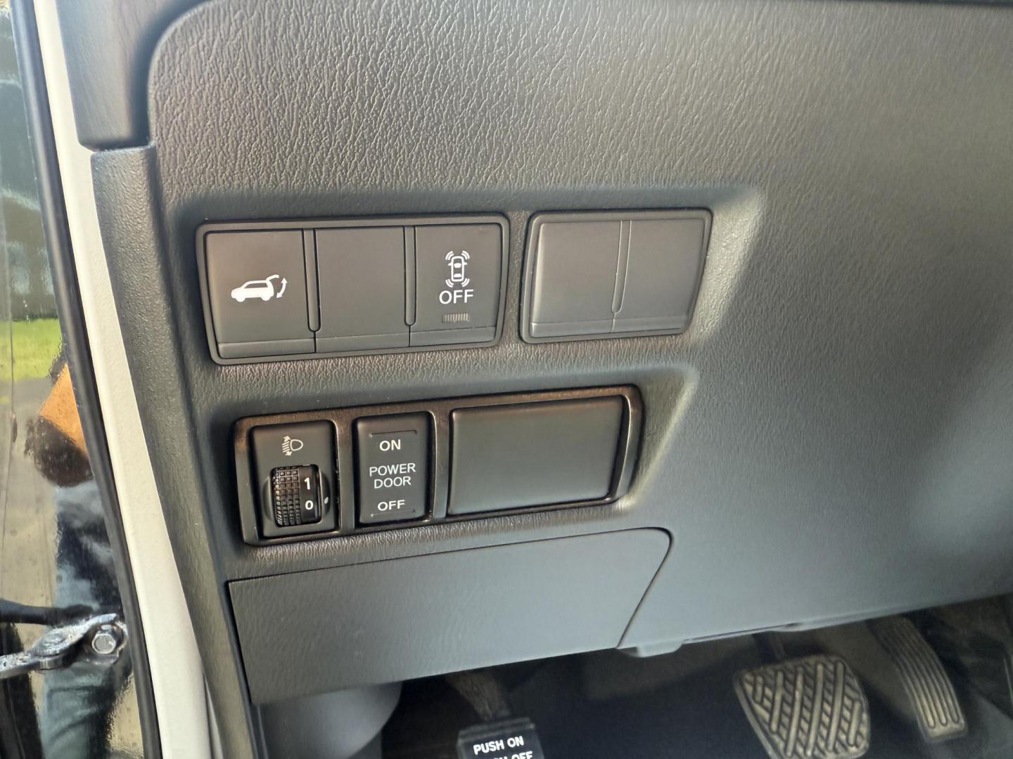 2017 Black /Black Nissan Armada SV AWD (JN8AY2NC4H9) with an 5.6L V8 DOHC 32V engine, 7A transmission, located at 547 E. Main St., Orwell, OH, 44076, (440) 437-5893, 41.535435, -80.847855 - The 2017 Nissan Armada SV 4WD is a full-size SUV powered by a robust 5.6-liter Endurance V8 engine producing 390 hp and 394 lb-ft of torque, paired with a 7-speed automatic transmission and offering an impressive 8,500-pound towing capacity. It boasts comfort and convenience features like 8-way powe - Photo#14