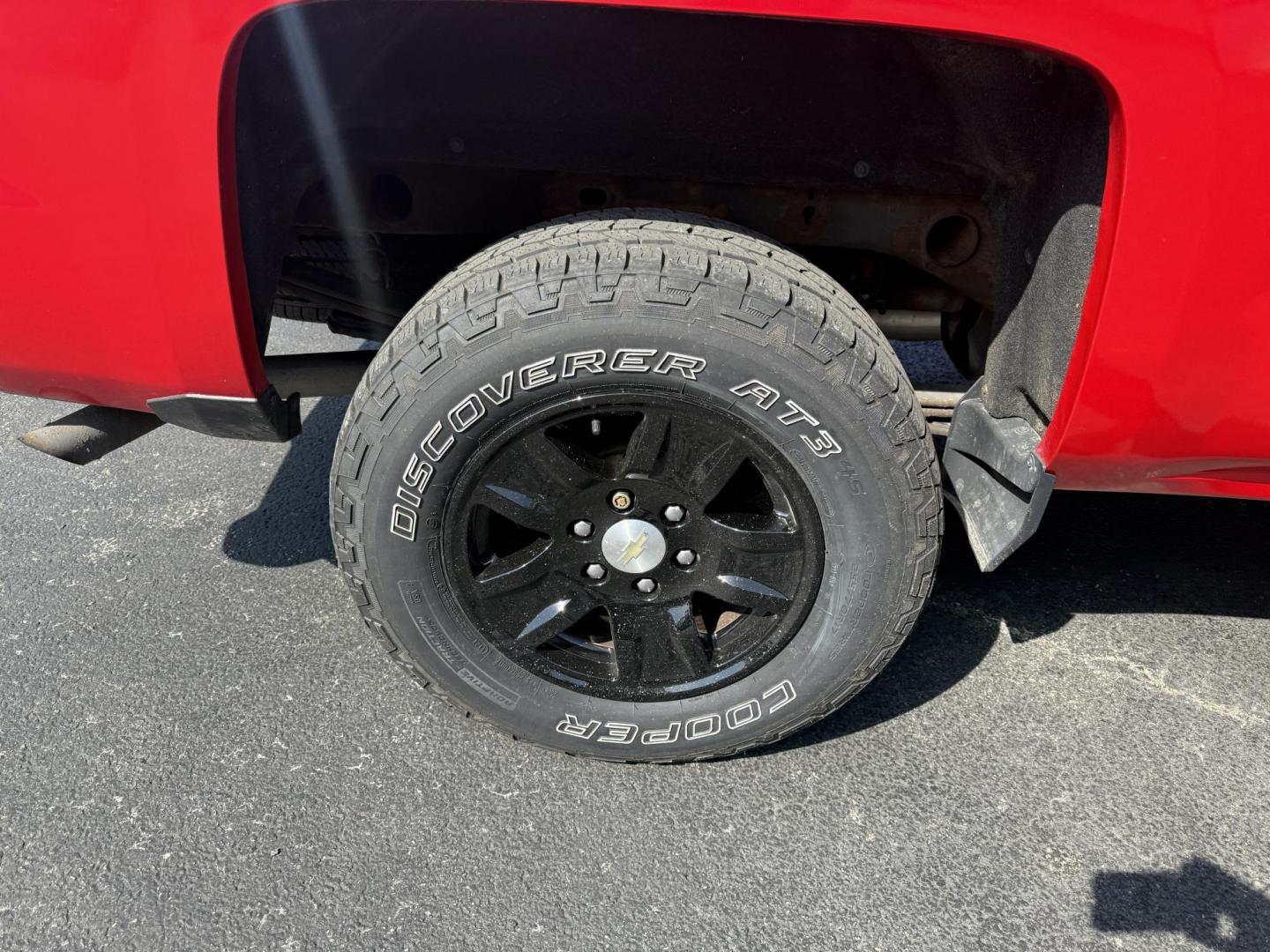 2017 Red /Black Chevrolet Silverado 1500 LT Double Cab 4WD (1GCVKREH4HZ) with an 4.3L V6 OHV 12V FFV engine, 6 Speed Automatic transmission, located at 547 E. Main St., Orwell, OH, 44076, (440) 437-5893, 41.535435, -80.847855 - This 2017 Chevrolet Silverado 1500 LT Double Cab is a capable full-size pickup powered by a 4.3L V8 engine paired with a 6-speed automatic transmission, featuring a G80 locking rear differential and 3.42 gearing for strong performance and a 7,100-pound towing capacity. Flex-fuel capability, LED day - Photo#6