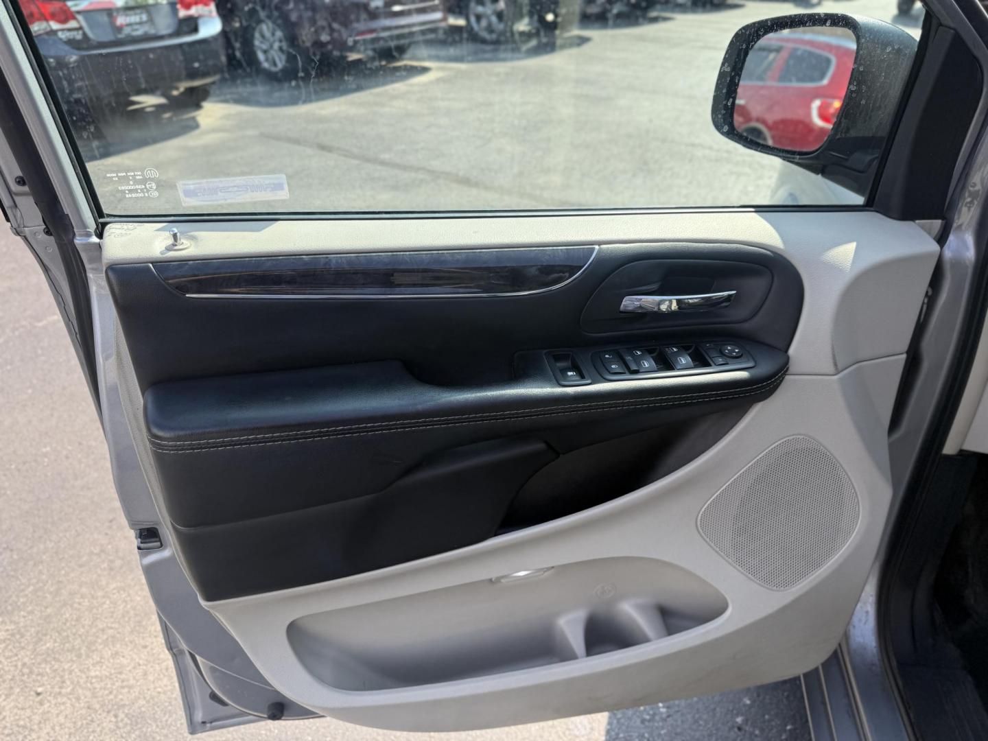 2015 Silver /Black Chrysler Town & Country Touring (2C4RC1BG7FR) with an 3.6L V6 DOHC 24V FFV engine, 6-Speed Automatic transmission, located at 547 E. Main St., Orwell, OH, 44076, (440) 437-5893, 41.535435, -80.847855 - Photo#9