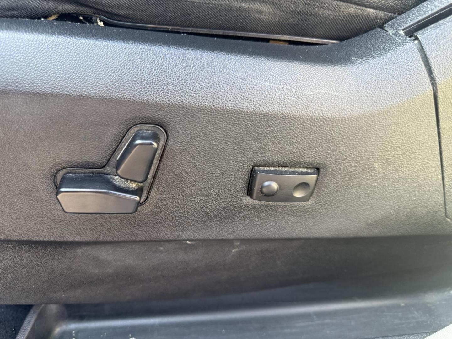 2015 Silver /Black Chrysler Town & Country Touring (2C4RC1BG7FR) with an 3.6L V6 DOHC 24V FFV engine, 6-Speed Automatic transmission, located at 547 E. Main St., Orwell, OH, 44076, (440) 437-5893, 41.535435, -80.847855 - Photo#12