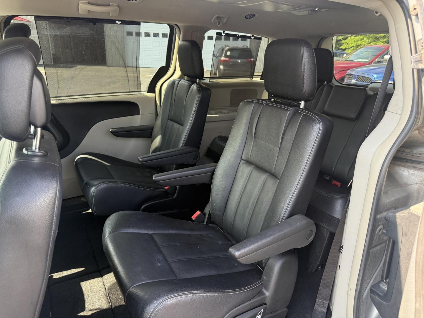 2015 Silver /Black Chrysler Town & Country Touring (2C4RC1BG7FR) with an 3.6L V6 DOHC 24V FFV engine, 6-Speed Automatic transmission, located at 547 E. Main St., Orwell, OH, 44076, (440) 437-5893, 41.535435, -80.847855 - Photo#24
