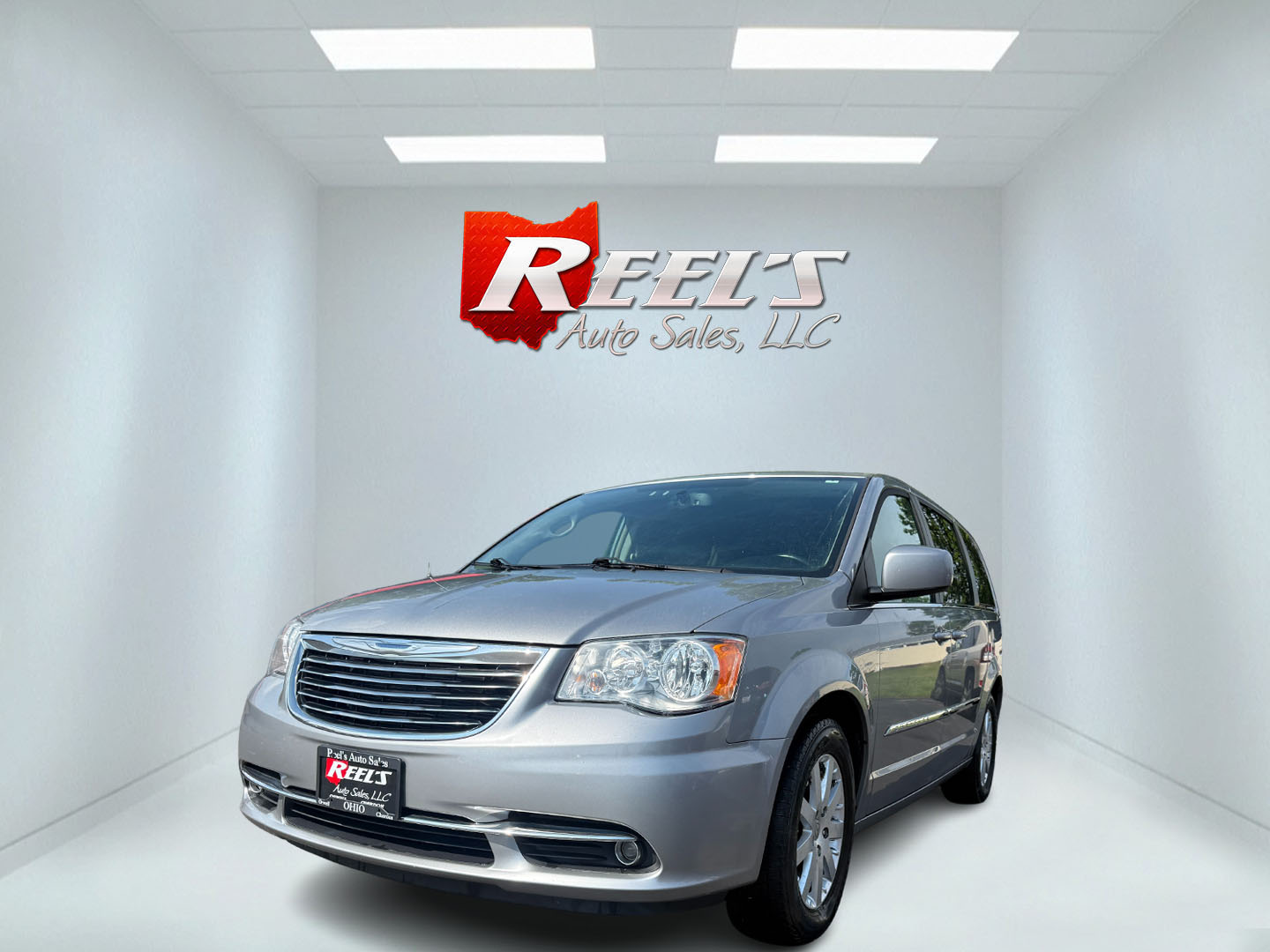 photo of 2015 Chrysler Town & Country Touring