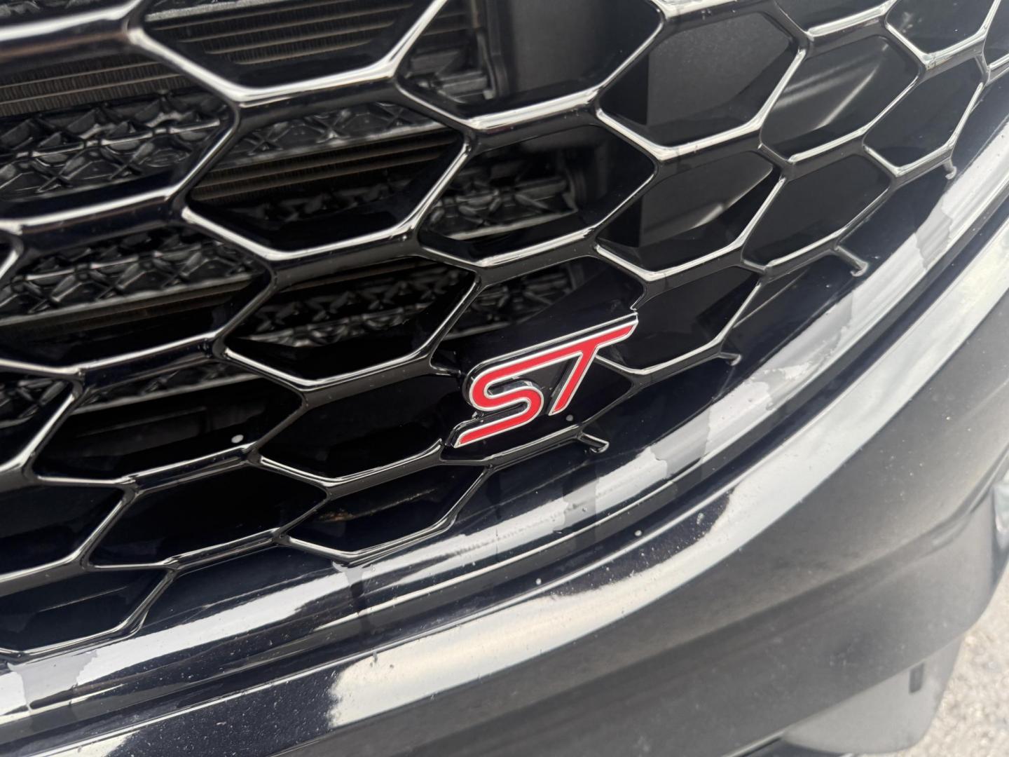 2019 Black /Black Ford Edge ST AWD (2FMPK4AP7KB) with an 2.7L V6 DOCH 24V Twin Turbo engine, 8-Speed Automatic transmission, located at 547 E. Main St., Orwell, OH, 44076, (440) 437-5893, 41.535435, -80.847855 - This 2019 Ford Edge ST AWD is a sporty midsize SUV featuring a 2.7L twin-turbo EcoBoost V6 engine paired with a 8-speed automatic transmission, delivering a robust 0-60 mph time of 5.7 seconds. Inside, it boasts leather and suede heated power front seats, a 12-speaker B&O sound system, an 8-inch tou - Photo#3