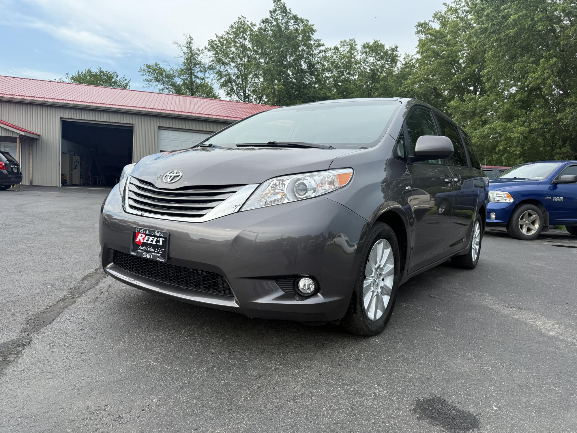 photo of 2016 Toyota Sienna XLE AWD 7-Passenger V6