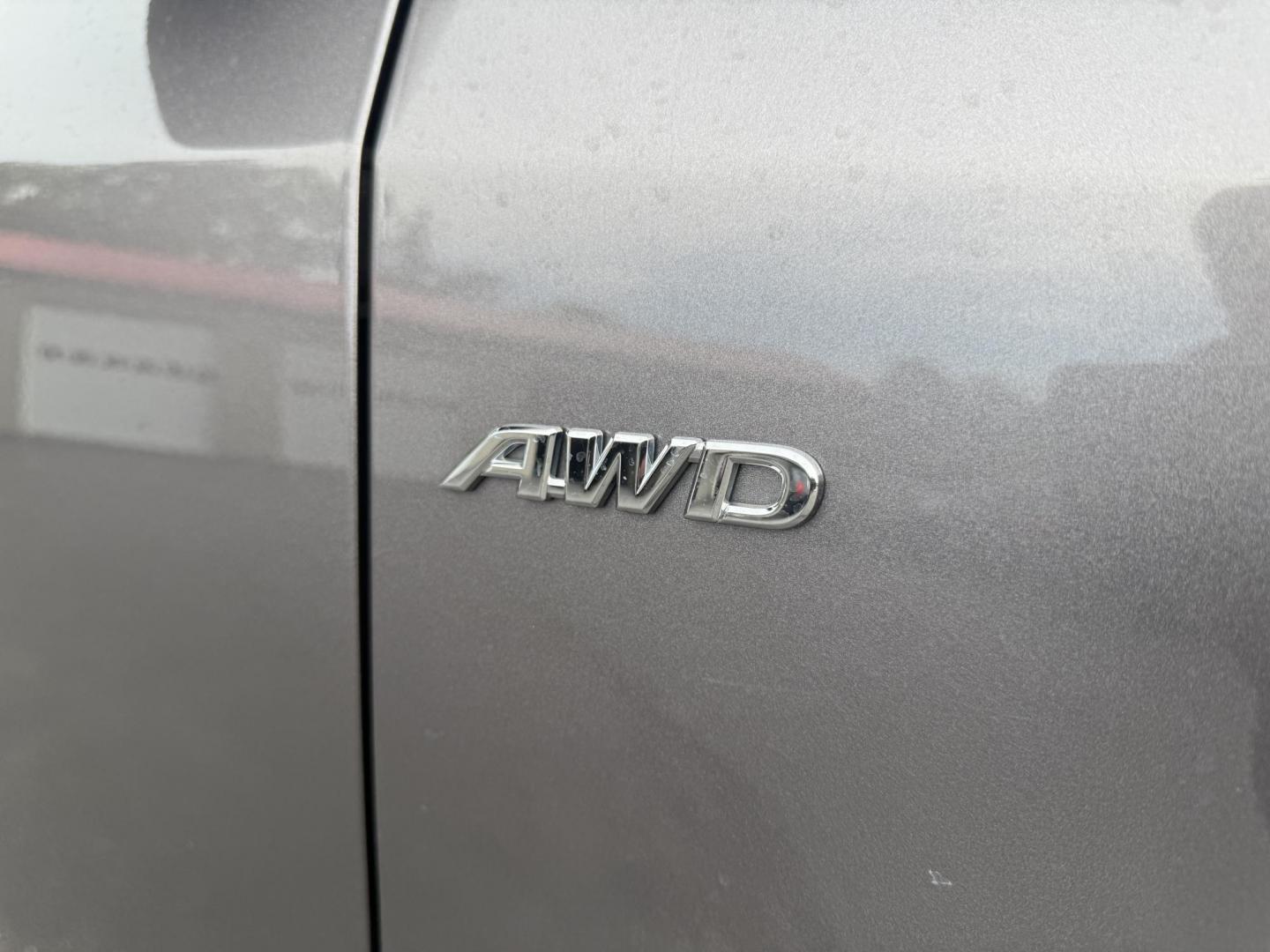 2016 Gray /Gray Toyota Sienna SUV AWD 7-Passenger V6 (5TDDK3DCXGS) with an 3.5L V6 EFI DOHC 24V engine, 6 Speed Auto transmission, located at 547 E. Main St., Orwell, OH, 44076, (440) 437-5893, 41.535435, -80.847855 - This well-appointed 2016 Toyota Sienna XLE AWD boasting the proven 3.5-liter V6 with 6-speed automatic, delivering confident all-weather traction and smooth power for family or cargo runs; upscale touches include leather upholstery, heated front seats, tri-zone automatic climate control, a 7-inch to - Photo#5