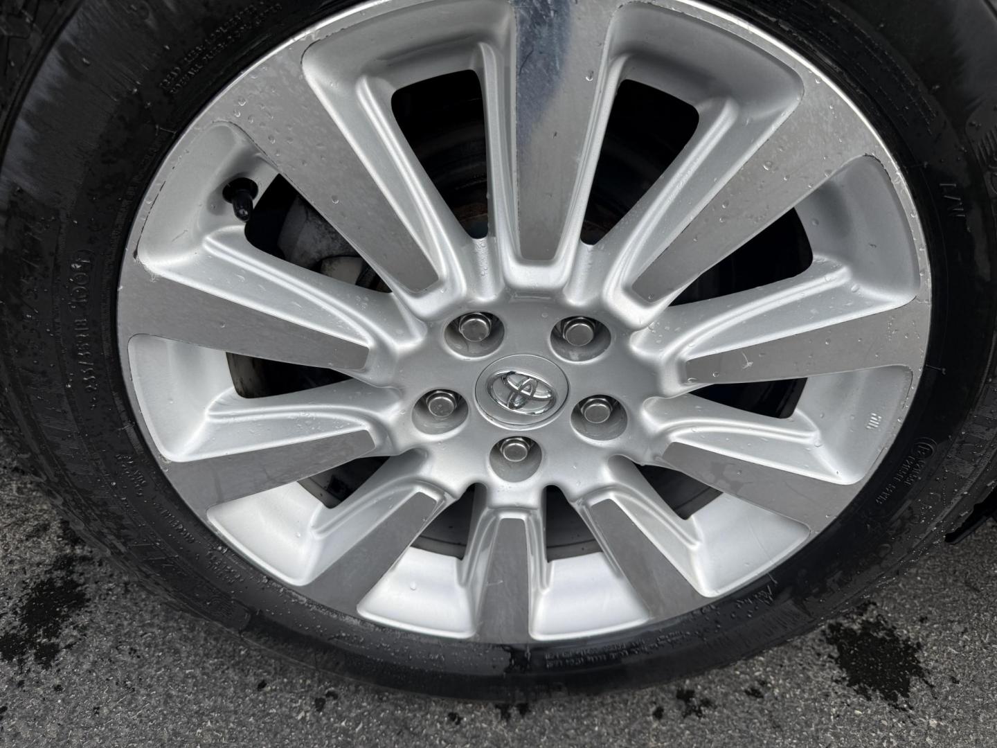 2016 Gray /Gray Toyota Sienna SUV AWD 7-Passenger V6 (5TDDK3DCXGS) with an 3.5L V6 EFI DOHC 24V engine, 6 Speed Auto transmission, located at 547 E. Main St., Orwell, OH, 44076, (440) 437-5893, 41.535435, -80.847855 - This well-appointed 2016 Toyota Sienna XLE AWD boasting the proven 3.5-liter V6 with 6-speed automatic, delivering confident all-weather traction and smooth power for family or cargo runs; upscale touches include leather upholstery, heated front seats, tri-zone automatic climate control, a 7-inch to - Photo#6