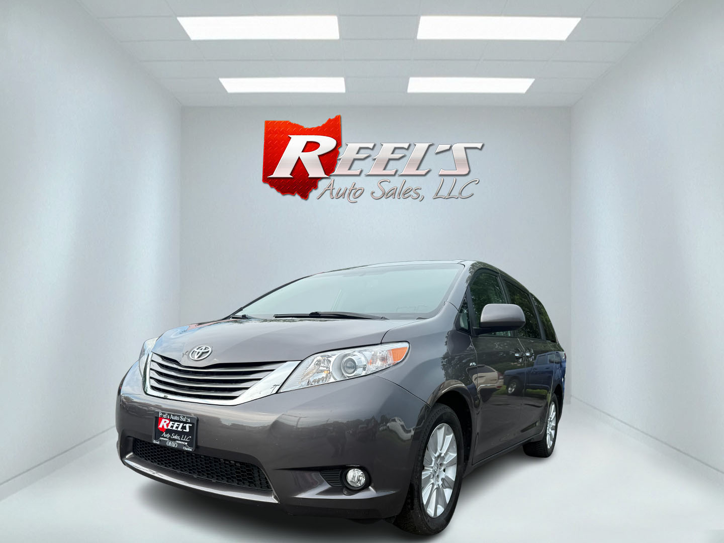 photo of 2016 Toyota Sienna XLE AWD 7-Passenger V6