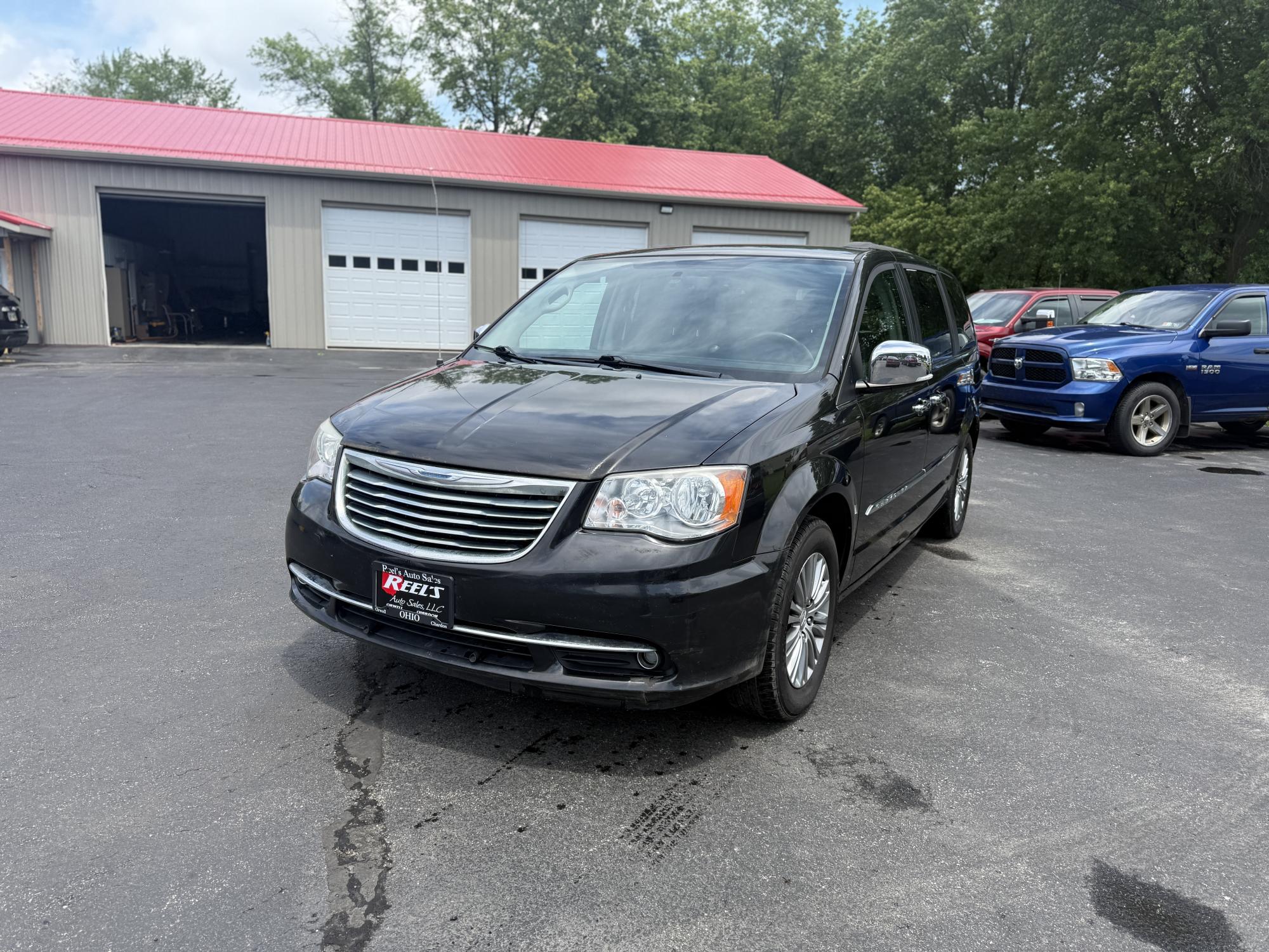 photo of 2014 Chrysler Town & Country Touring-L