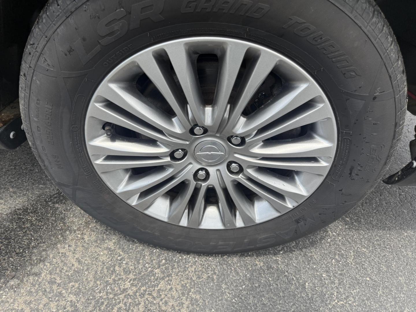 2014 Gray /Black Chrysler Town & Country Touring-L (2C4RC1CG0ER) with an 3.6L V6 DOHC 24V FFV engine, 6-Speed Automatic transmission, located at 547 E. Main St., Orwell, OH, 44076, (440) 437-5893, 41.535435, -80.847855 - This One Owner 2014 Chrysler Town & Country Touring-L powered by the smooth 3.6-liter Pentastar V6 and 6-speed automatic, combining family comfort with refined safety; enjoy leather upholstery, power/heated front seats, heated second-row seats, tri-zone automatic climate control, a rear entertainmen - Photo#11