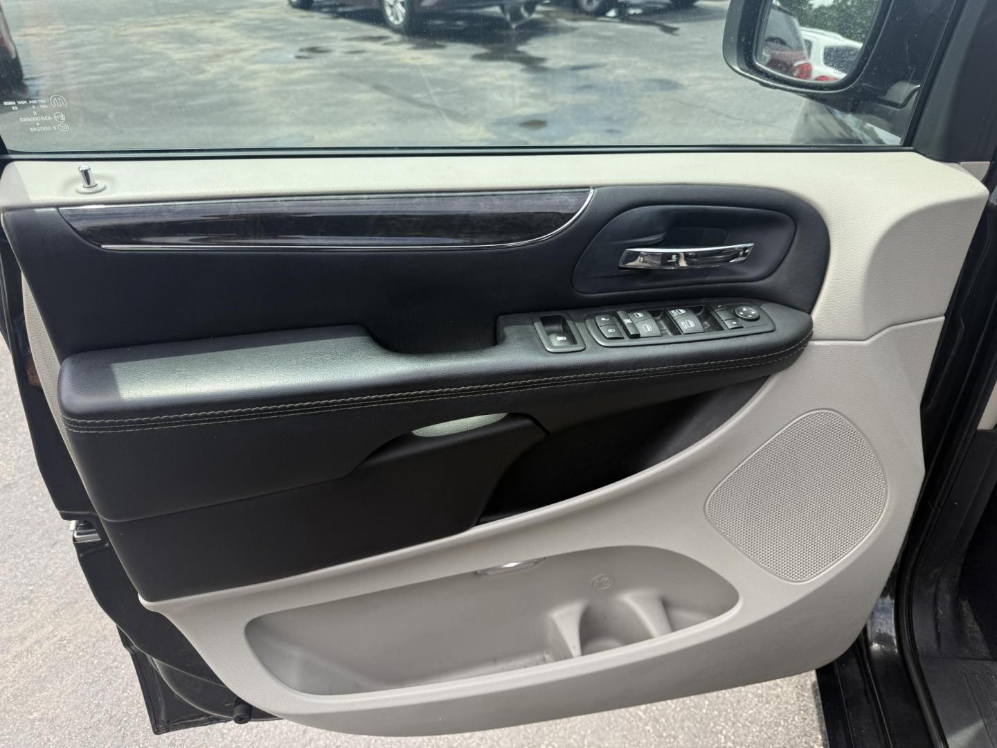 2014 Gray /Black Chrysler Town & Country Touring-L (2C4RC1CG0ER) with an 3.6L V6 DOHC 24V FFV engine, 6-Speed Automatic transmission, located at 547 E. Main St., Orwell, OH, 44076, (440) 437-5893, 41.535435, -80.847855 - This One Owner 2014 Chrysler Town & Country Touring-L powered by the smooth 3.6-liter Pentastar V6 and 6-speed automatic, combining family comfort with refined safety; enjoy leather upholstery, power/heated front seats, heated second-row seats, tri-zone automatic climate control, a rear entertainmen - Photo#16