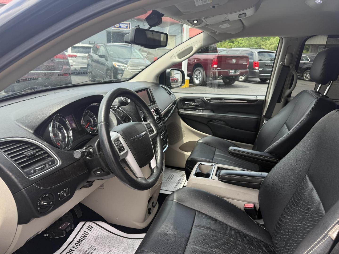 2014 Gray /Black Chrysler Town & Country Touring-L (2C4RC1CG0ER) with an 3.6L V6 DOHC 24V FFV engine, 6-Speed Automatic transmission, located at 547 E. Main St., Orwell, OH, 44076, (440) 437-5893, 41.535435, -80.847855 - This One Owner 2014 Chrysler Town & Country Touring-L powered by the smooth 3.6-liter Pentastar V6 and 6-speed automatic, combining family comfort with refined safety; enjoy leather upholstery, power/heated front seats, heated second-row seats, tri-zone automatic climate control, a rear entertainmen - Photo#15