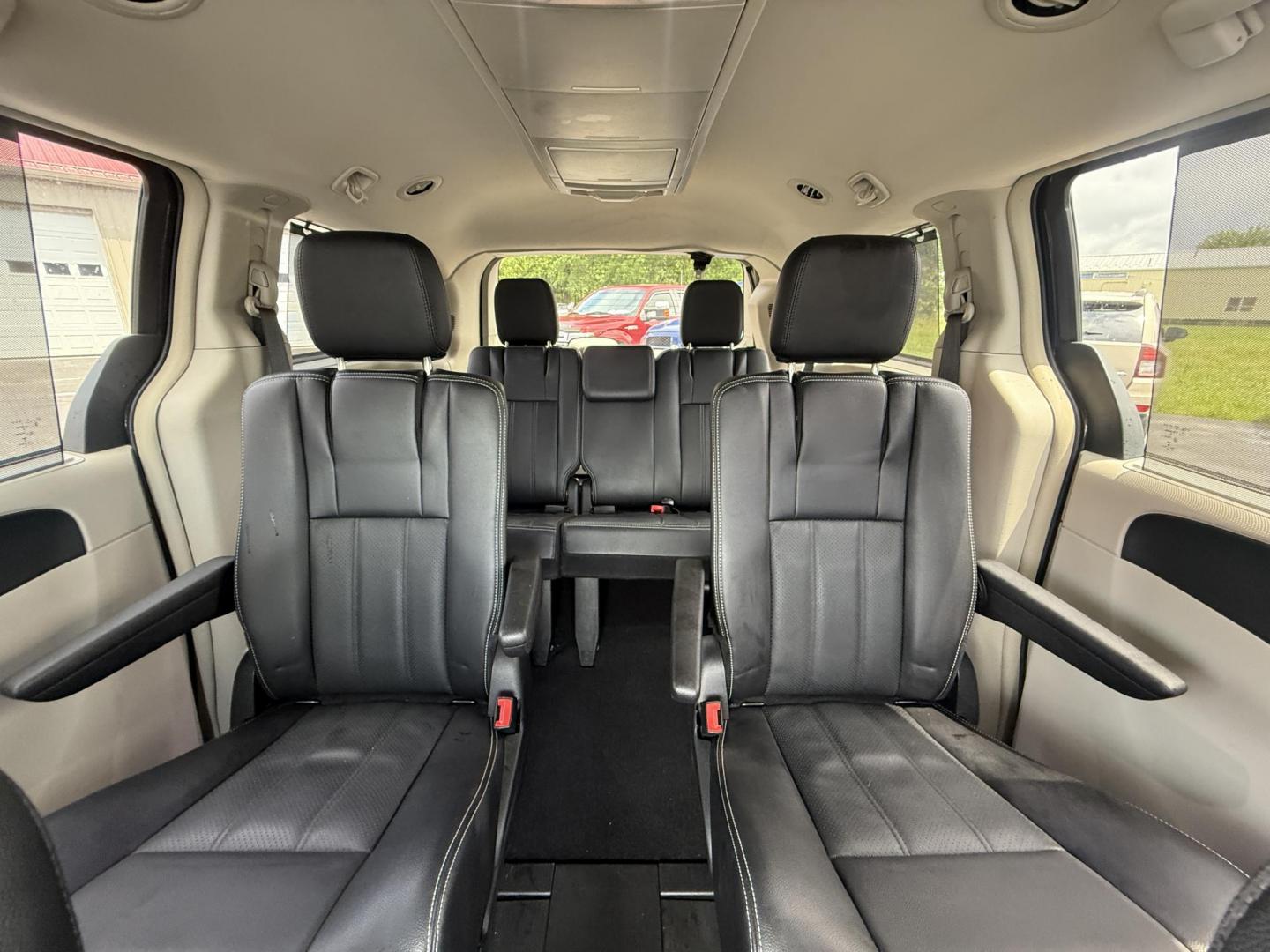 2014 Gray /Black Chrysler Town & Country Touring-L (2C4RC1CG0ER) with an 3.6L V6 DOHC 24V FFV engine, 6-Speed Automatic transmission, located at 547 E. Main St., Orwell, OH, 44076, (440) 437-5893, 41.535435, -80.847855 - This One Owner 2014 Chrysler Town & Country Touring-L powered by the smooth 3.6-liter Pentastar V6 and 6-speed automatic, combining family comfort with refined safety; enjoy leather upholstery, power/heated front seats, heated second-row seats, tri-zone automatic climate control, a rear entertainmen - Photo#31