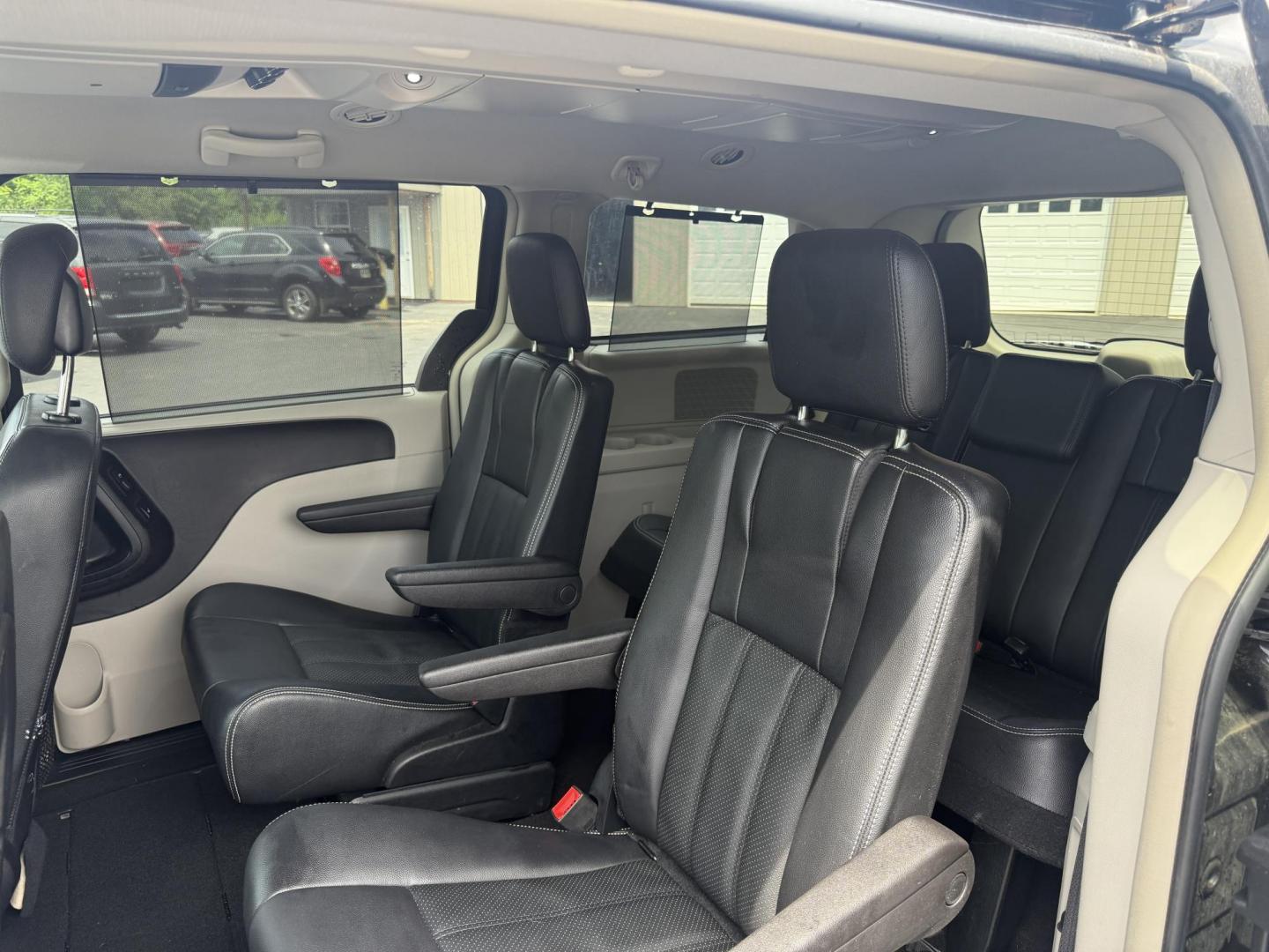 2014 Gray /Black Chrysler Town & Country Touring-L (2C4RC1CG0ER) with an 3.6L V6 DOHC 24V FFV engine, 6-Speed Automatic transmission, located at 547 E. Main St., Orwell, OH, 44076, (440) 437-5893, 41.535435, -80.847855 - This One Owner 2014 Chrysler Town & Country Touring-L powered by the smooth 3.6-liter Pentastar V6 and 6-speed automatic, combining family comfort with refined safety; enjoy leather upholstery, power/heated front seats, heated second-row seats, tri-zone automatic climate control, a rear entertainmen - Photo#32