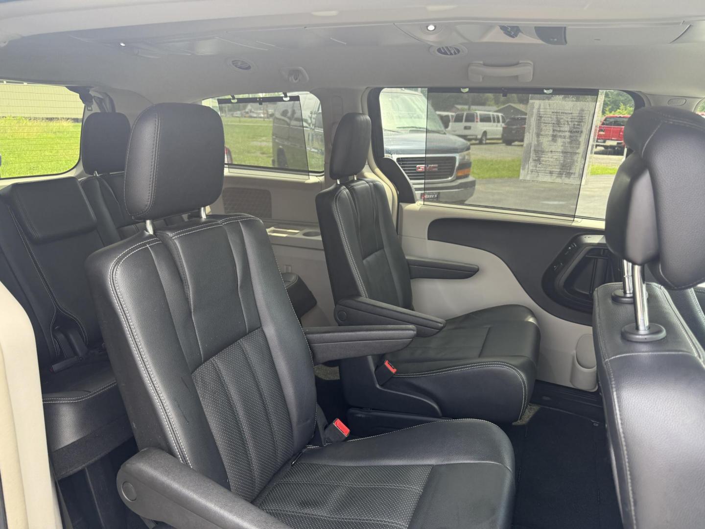 2014 Gray /Black Chrysler Town & Country Touring-L (2C4RC1CG0ER) with an 3.6L V6 DOHC 24V FFV engine, 6-Speed Automatic transmission, located at 547 E. Main St., Orwell, OH, 44076, (440) 437-5893, 41.535435, -80.847855 - This One Owner 2014 Chrysler Town & Country Touring-L powered by the smooth 3.6-liter Pentastar V6 and 6-speed automatic, combining family comfort with refined safety; enjoy leather upholstery, power/heated front seats, heated second-row seats, tri-zone automatic climate control, a rear entertainmen - Photo#38