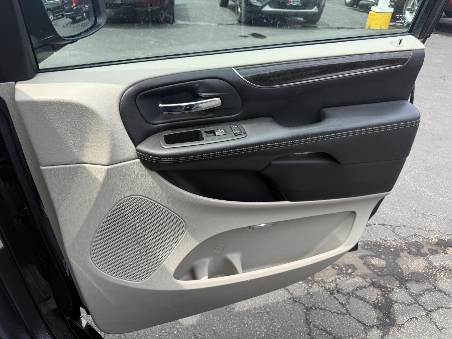 2014 Gray /Black Chrysler Town & Country Touring-L (2C4RC1CG0ER) with an 3.6L V6 DOHC 24V FFV engine, 6-Speed Automatic transmission, located at 547 E. Main St., Orwell, OH, 44076, (440) 437-5893, 41.535435, -80.847855 - This One Owner 2014 Chrysler Town & Country Touring-L powered by the smooth 3.6-liter Pentastar V6 and 6-speed automatic, combining family comfort with refined safety; enjoy leather upholstery, power/heated front seats, heated second-row seats, tri-zone automatic climate control, a rear entertainmen - Photo#43