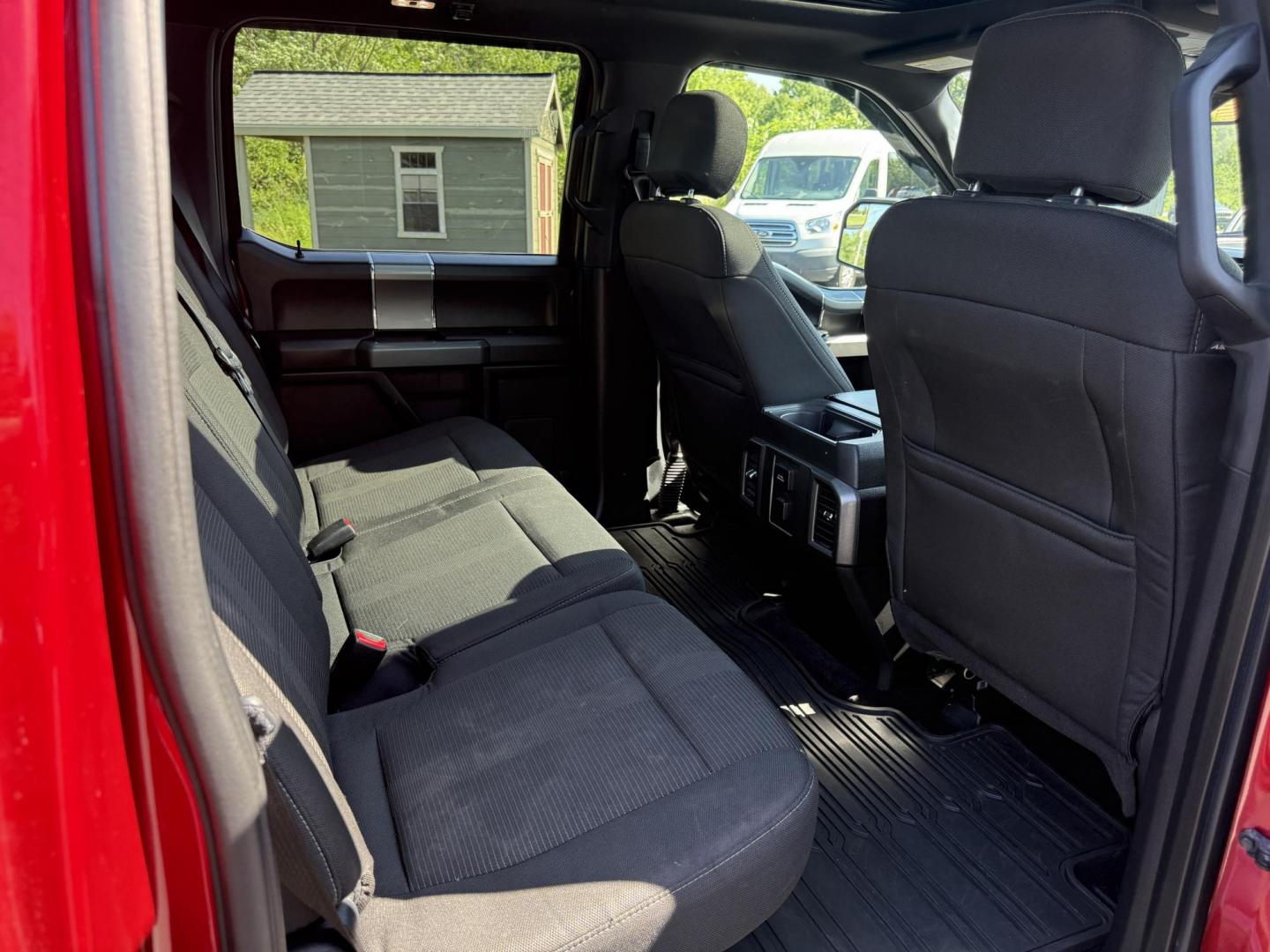 2016 Red /Black Ford F-150 XLT SuperCrew 5.5-ft. Bed 4WD (1FTEW1EP6GF) with an 2.7L V6 DOHC 24V TWIN TURBO engine, 6A transmission, located at 11115 Chardon Rd. , Chardon, OH, 44024, (440) 214-9705, 41.580246, -81.241943 - This 2016 Ford F-150 XLT Crew Cab 4WD is a versatile full-size pickup equipped with a 2.7L twin-turbo EcoBoost V6 engine and 6-speed automatic transmission, delivering strong performance with an impressive 23 MPG highway. This XLT trim offers comfort and convenience features such as power front seat - Photo#30