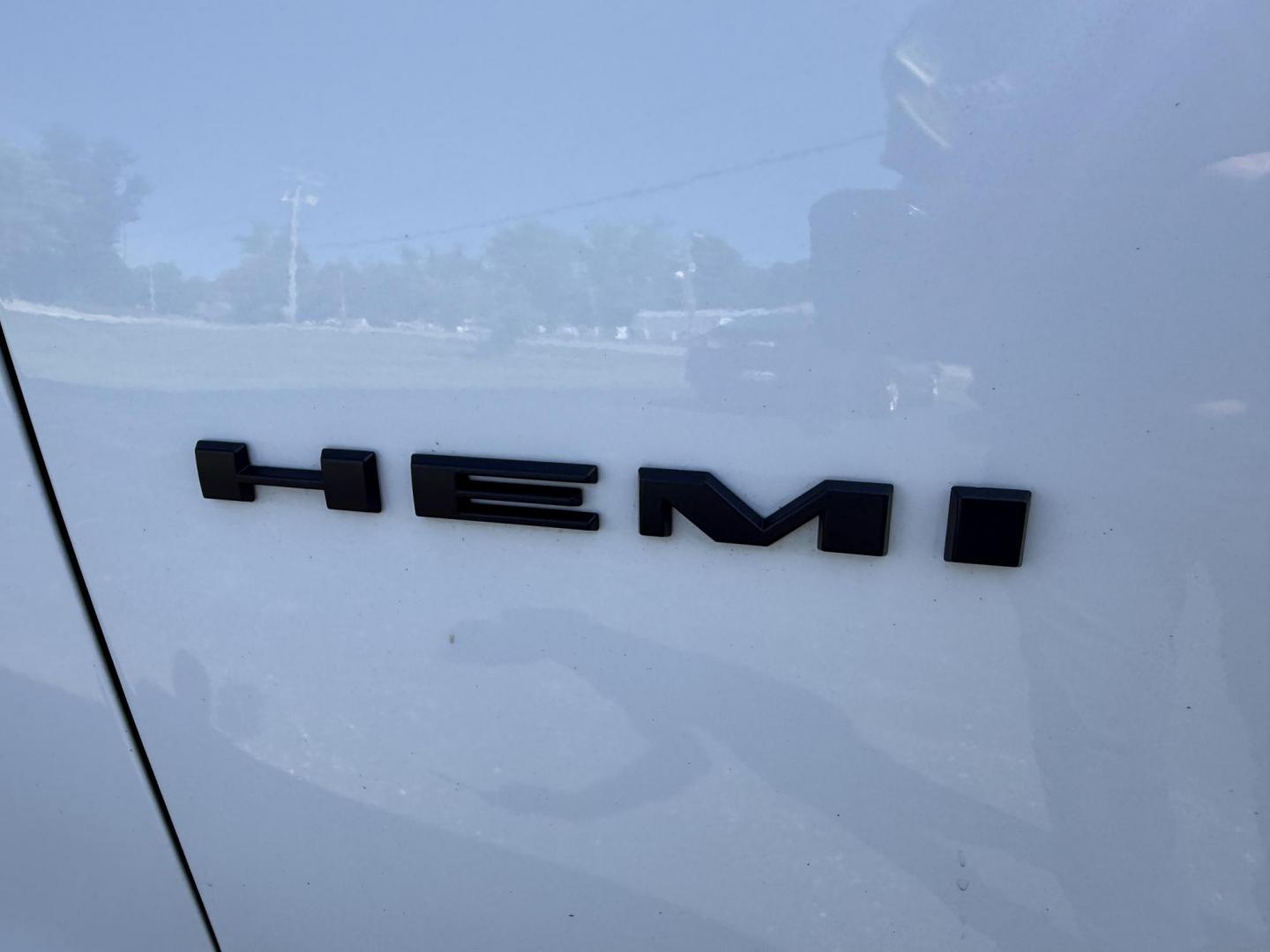 2020 White /Black Dodge Durango R/T AWD (1C4SDJCT4LC) with an 5.7L V8 OHV 16V engine, 8A transmission, located at 11115 Chardon Rd. , Chardon, OH, 44024, (440) 214-9705, 41.580246, -81.241943 - This 2020 Dodge Durango R/T AWD is a powerful and well-equipped three-row SUV featuring a 5.7L HEMI V8 engine with 360 horsepower, paired with an 8-speed automatic transmission and sport suspension for dynamic performance, including a 0-60 mph time of just 6.2 seconds. It offers a robust 7,200-pound - Photo#5