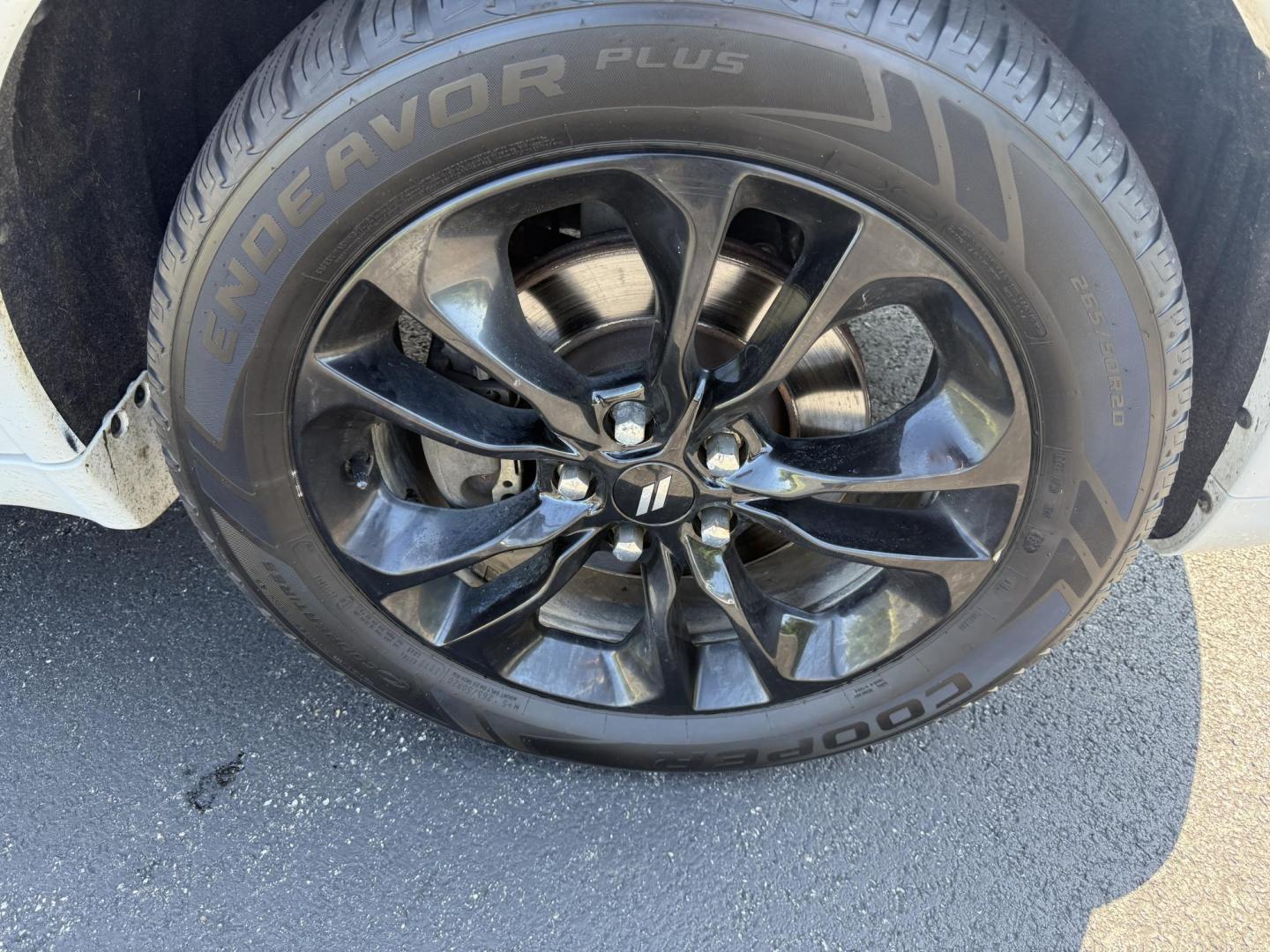 2020 White /Black Dodge Durango R/T AWD (1C4SDJCT4LC) with an 5.7L V8 OHV 16V engine, 8A transmission, located at 11115 Chardon Rd. , Chardon, OH, 44024, (440) 214-9705, 41.580246, -81.241943 - This 2020 Dodge Durango R/T AWD is a powerful and well-equipped three-row SUV featuring a 5.7L HEMI V8 engine with 360 horsepower, paired with an 8-speed automatic transmission and sport suspension for dynamic performance, including a 0-60 mph time of just 6.2 seconds. It offers a robust 7,200-pound - Photo#4