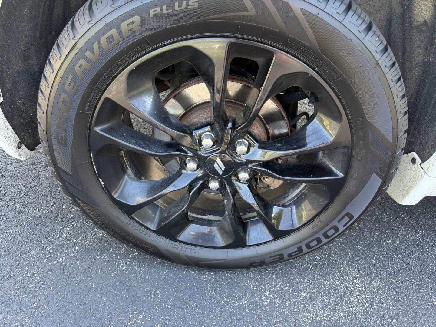 2020 White /Black Dodge Durango R/T AWD (1C4SDJCT4LC) with an 5.7L V8 OHV 16V engine, 8A transmission, located at 11115 Chardon Rd. , Chardon, OH, 44024, (440) 214-9705, 41.580246, -81.241943 - This 2020 Dodge Durango R/T AWD is a powerful and well-equipped three-row SUV featuring a 5.7L HEMI V8 engine with 360 horsepower, paired with an 8-speed automatic transmission and sport suspension for dynamic performance, including a 0-60 mph time of just 6.2 seconds. It offers a robust 7,200-pound - Photo#6