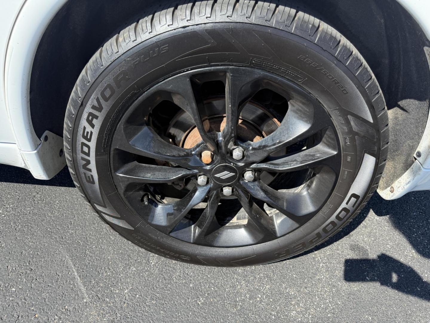 2020 White /Black Dodge Durango R/T AWD (1C4SDJCT4LC) with an 5.7L V8 OHV 16V engine, 8A transmission, located at 11115 Chardon Rd. , Chardon, OH, 44024, (440) 214-9705, 41.580246, -81.241943 - This 2020 Dodge Durango R/T AWD is a powerful and well-equipped three-row SUV featuring a 5.7L HEMI V8 engine with 360 horsepower, paired with an 8-speed automatic transmission and sport suspension for dynamic performance, including a 0-60 mph time of just 6.2 seconds. It offers a robust 7,200-pound - Photo#8