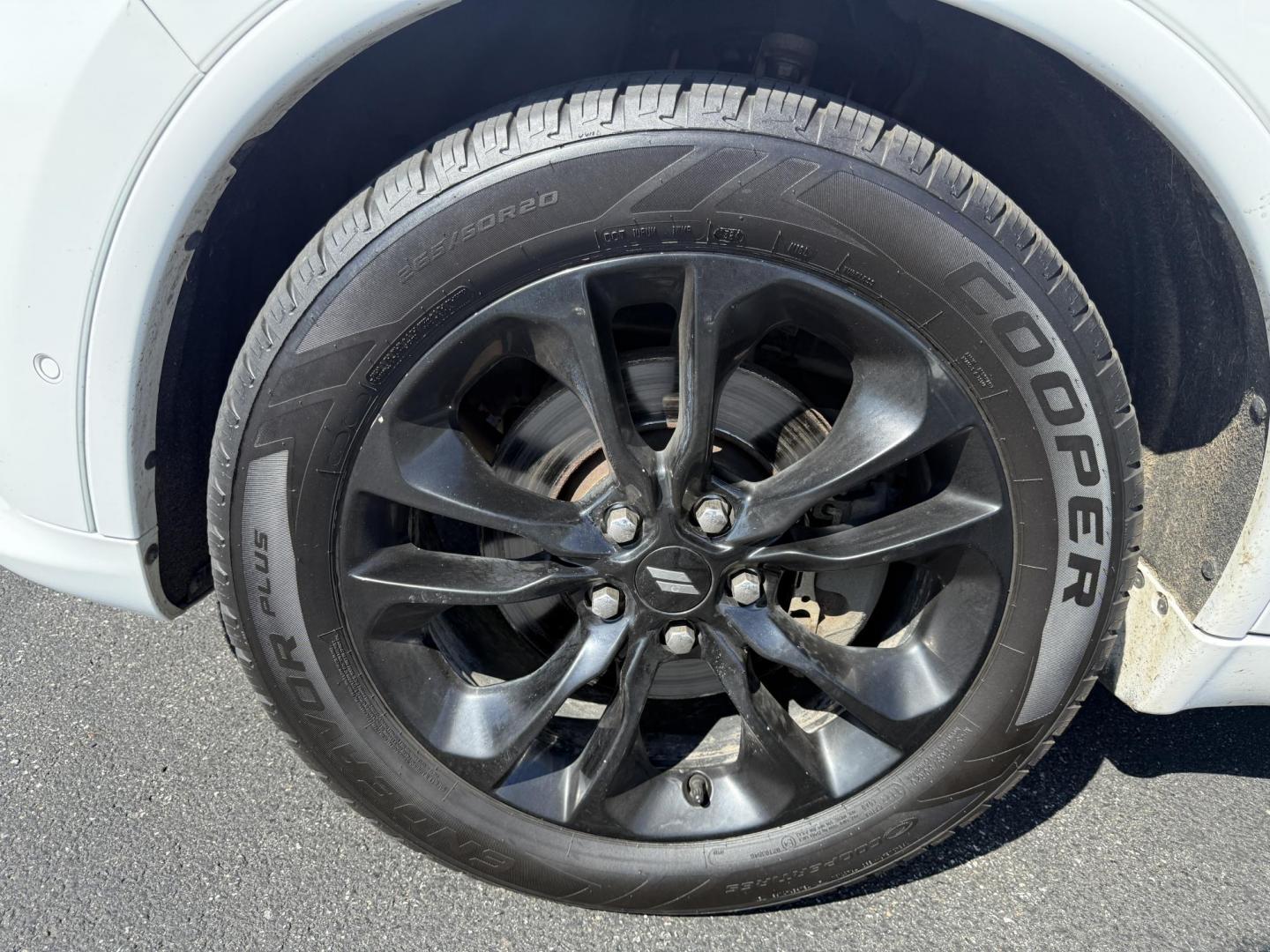 2020 White /Black Dodge Durango R/T AWD (1C4SDJCT4LC) with an 5.7L V8 OHV 16V engine, 8A transmission, located at 11115 Chardon Rd. , Chardon, OH, 44024, (440) 214-9705, 41.580246, -81.241943 - This 2020 Dodge Durango R/T AWD is a powerful and well-equipped three-row SUV featuring a 5.7L HEMI V8 engine with 360 horsepower, paired with an 8-speed automatic transmission and sport suspension for dynamic performance, including a 0-60 mph time of just 6.2 seconds. It offers a robust 7,200-pound - Photo#9