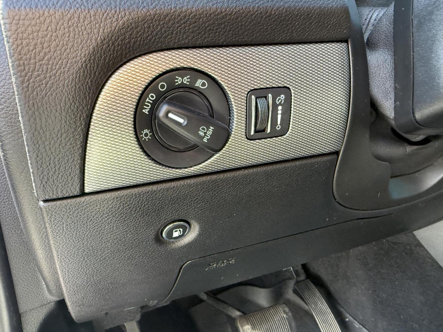 2020 White /Black Dodge Durango R/T AWD (1C4SDJCT4LC) with an 5.7L V8 OHV 16V engine, 8A transmission, located at 11115 Chardon Rd. , Chardon, OH, 44024, (440) 214-9705, 41.580246, -81.241943 - This 2020 Dodge Durango R/T AWD is a powerful and well-equipped three-row SUV featuring a 5.7L HEMI V8 engine with 360 horsepower, paired with an 8-speed automatic transmission and sport suspension for dynamic performance, including a 0-60 mph time of just 6.2 seconds. It offers a robust 7,200-pound - Photo#16