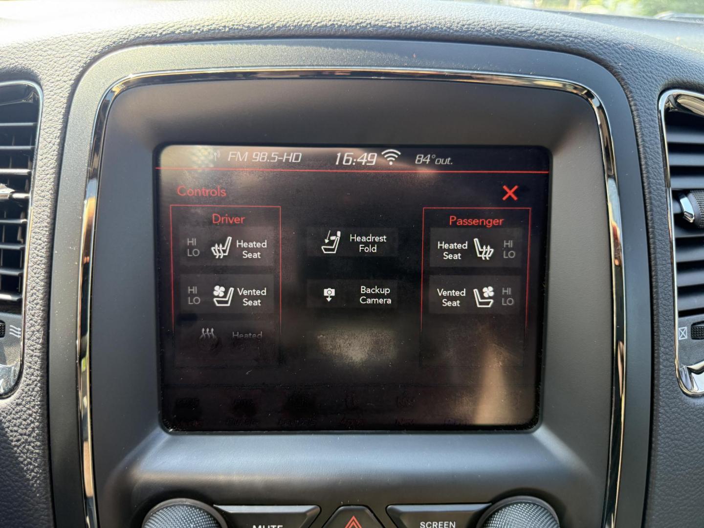 2020 White /Black Dodge Durango R/T AWD (1C4SDJCT4LC) with an 5.7L V8 OHV 16V engine, 8A transmission, located at 11115 Chardon Rd. , Chardon, OH, 44024, (440) 214-9705, 41.580246, -81.241943 - This 2020 Dodge Durango R/T AWD is a powerful and well-equipped three-row SUV featuring a 5.7L HEMI V8 engine with 360 horsepower, paired with an 8-speed automatic transmission and sport suspension for dynamic performance, including a 0-60 mph time of just 6.2 seconds. It offers a robust 7,200-pound - Photo#23