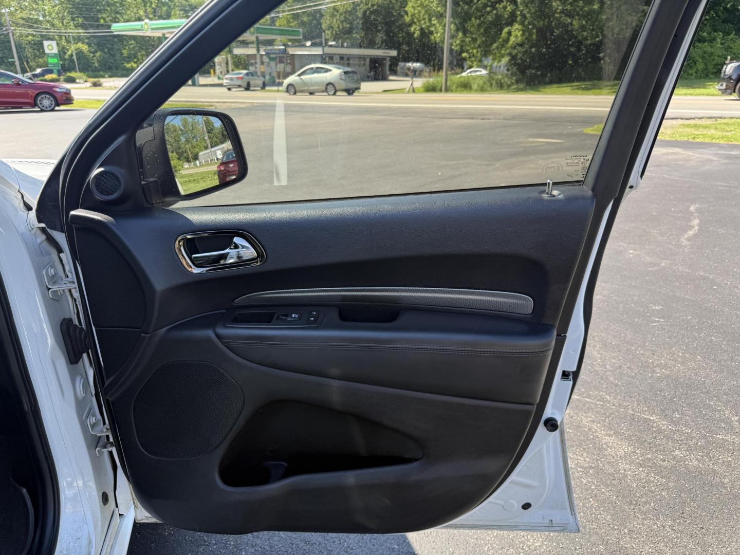 2020 White /Black Dodge Durango R/T AWD (1C4SDJCT4LC) with an 5.7L V8 OHV 16V engine, 8A transmission, located at 11115 Chardon Rd. , Chardon, OH, 44024, (440) 214-9705, 41.580246, -81.241943 - This 2020 Dodge Durango R/T AWD is a powerful and well-equipped three-row SUV featuring a 5.7L HEMI V8 engine with 360 horsepower, paired with an 8-speed automatic transmission and sport suspension for dynamic performance, including a 0-60 mph time of just 6.2 seconds. It offers a robust 7,200-pound - Photo#44