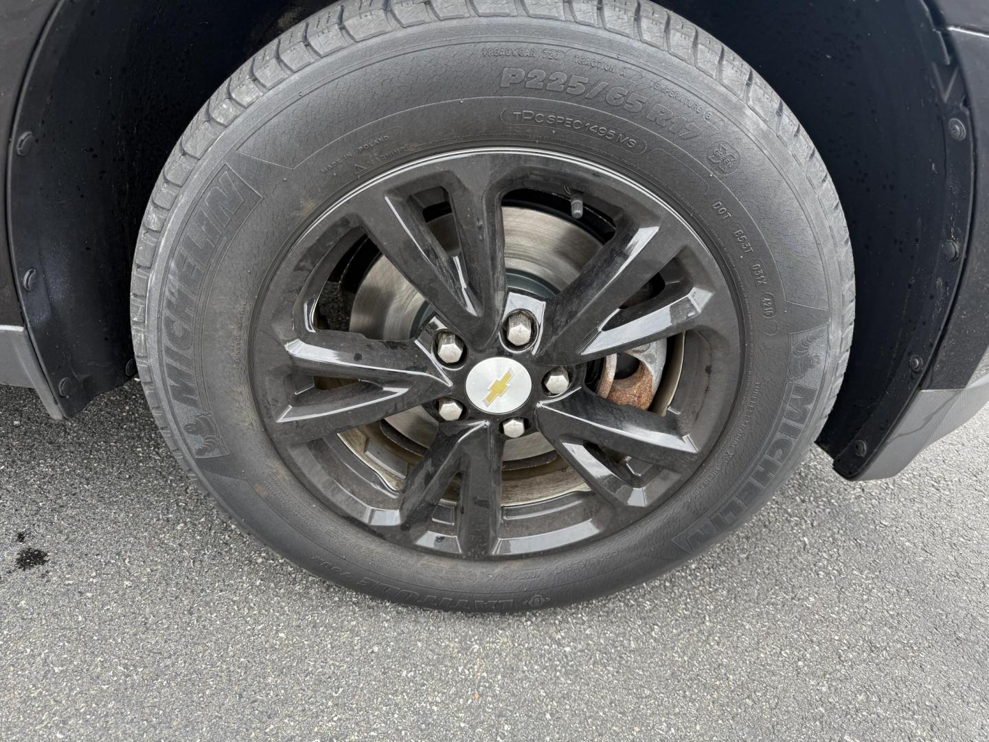 2017 Black /Black Chevrolet Equinox LT AWD (2GNFLFEK2H6) with an 2.4L I4 DOHC 16V engine, 6A transmission, located at 11115 Chardon Rd. , Chardon, OH, 44024, (440) 214-9705, 41.580246, -81.241943 - This 2017 Chevrolet Equinox LT AWD is a compact SUV powered by a 2.4L EcoTec I4 engine paired with a 6-speed automatic transmission, delivering up to 28 MPG on the highway. It features a 7-inch touchscreen with a backup camera, single-zone automatic climate control, heated front seats, a power drive - Photo#4