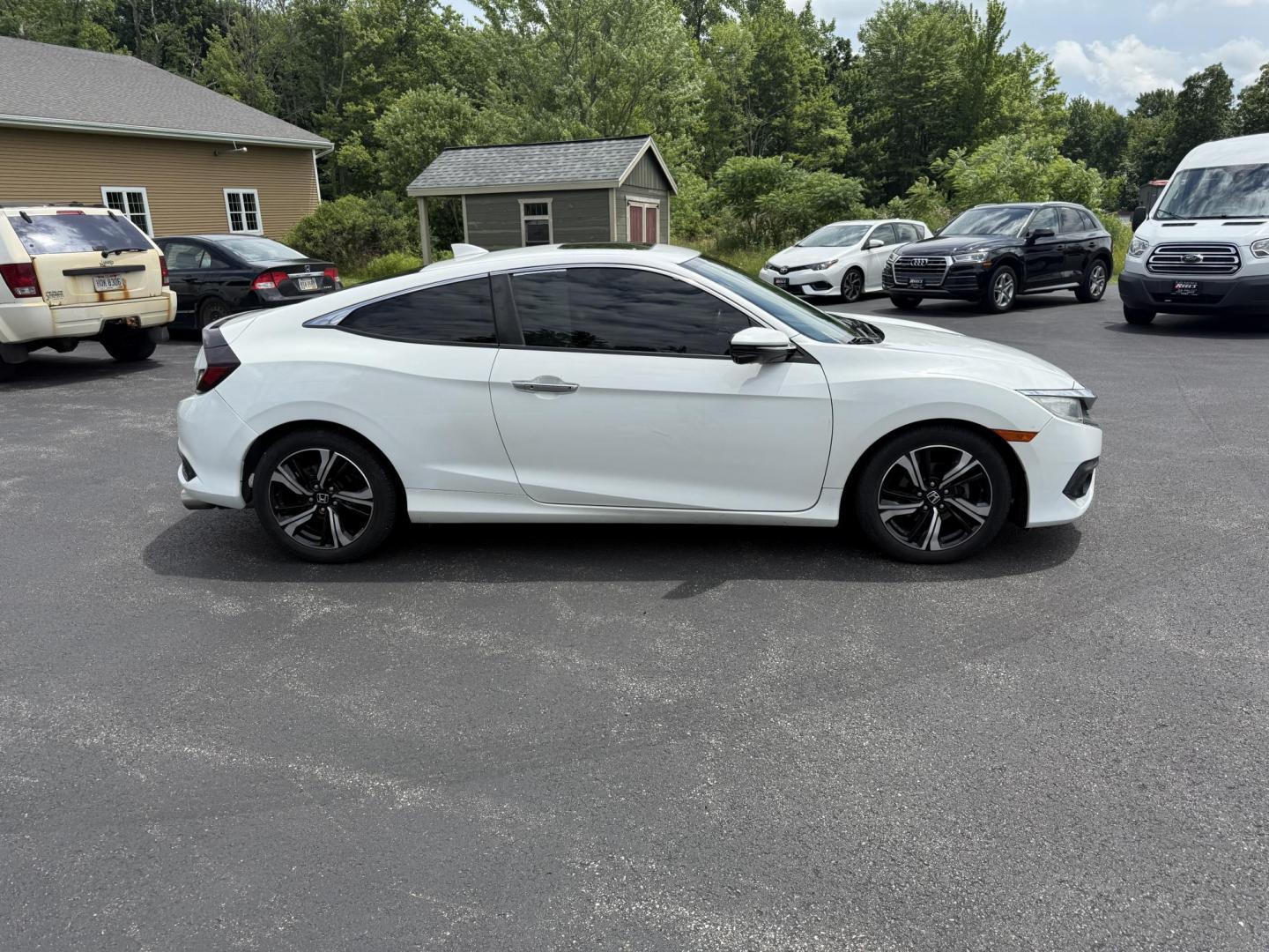 2017 White /Gray Honda Civic Touring Coupe CVT (2HGFC3B99HH) with an 1.5L I4 DOHC 16V Turbo engine, Automatic transmission, located at 11115 Chardon Rd. , Chardon, OH, 44024, (440) 214-9705, 41.580246, -81.241943 - FRESH TRADE ALERT ---- This 2017 Honda Civic Touring Coupe features a turbocharged 1.5L I4 engine, achieving an impressive 40 MPG highway, and comes equipped with a leather interior, heated front seats, dual-zone automatic climate control, and a 7-inch touchscreen supporting Apple CarPlay and Androi - Photo#5