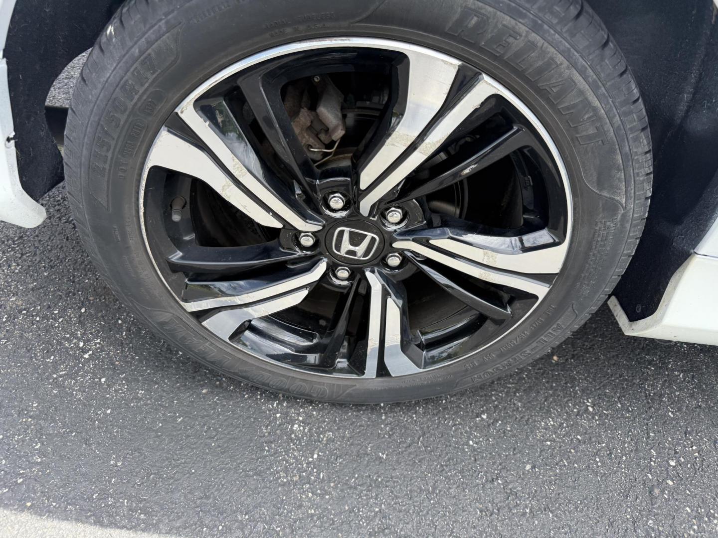 2017 White /Gray Honda Civic Touring Coupe CVT (2HGFC3B99HH) with an 1.5L I4 DOHC 16V Turbo engine, Automatic transmission, located at 11115 Chardon Rd. , Chardon, OH, 44024, (440) 214-9705, 41.580246, -81.241943 - FRESH TRADE ALERT ---- This 2017 Honda Civic Touring Coupe features a turbocharged 1.5L I4 engine, achieving an impressive 40 MPG highway, and comes equipped with a leather interior, heated front seats, dual-zone automatic climate control, and a 7-inch touchscreen supporting Apple CarPlay and Androi - Photo#6