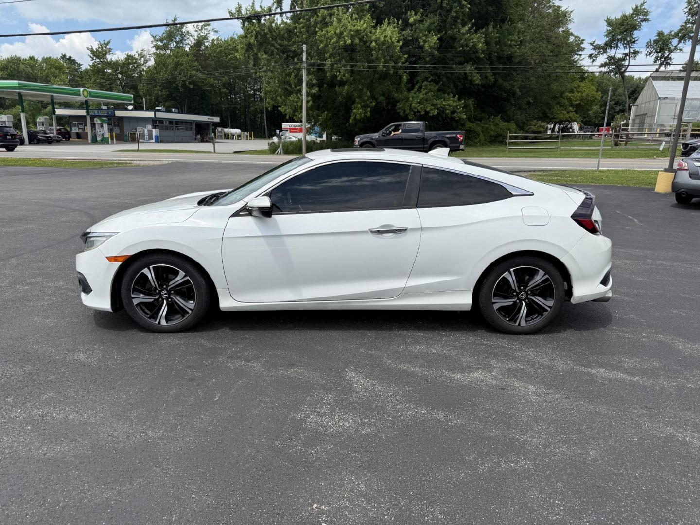 2017 White /Gray Honda Civic Touring Coupe CVT (2HGFC3B99HH) with an 1.5L I4 DOHC 16V Turbo engine, Automatic transmission, located at 11115 Chardon Rd. , Chardon, OH, 44024, (440) 214-9705, 41.580246, -81.241943 - FRESH TRADE ALERT ---- This 2017 Honda Civic Touring Coupe features a turbocharged 1.5L I4 engine, achieving an impressive 40 MPG highway, and comes equipped with a leather interior, heated front seats, dual-zone automatic climate control, and a 7-inch touchscreen supporting Apple CarPlay and Androi - Photo#12